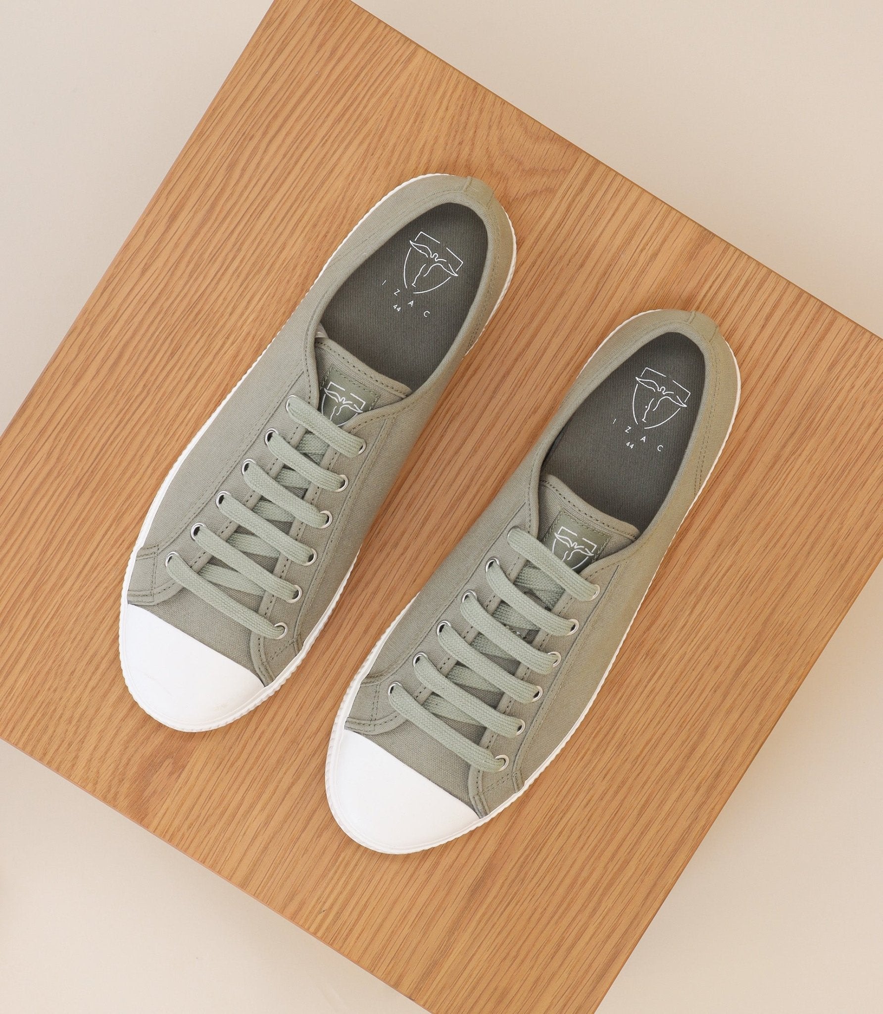 Chaussures baskets en toile kaki - IZAC