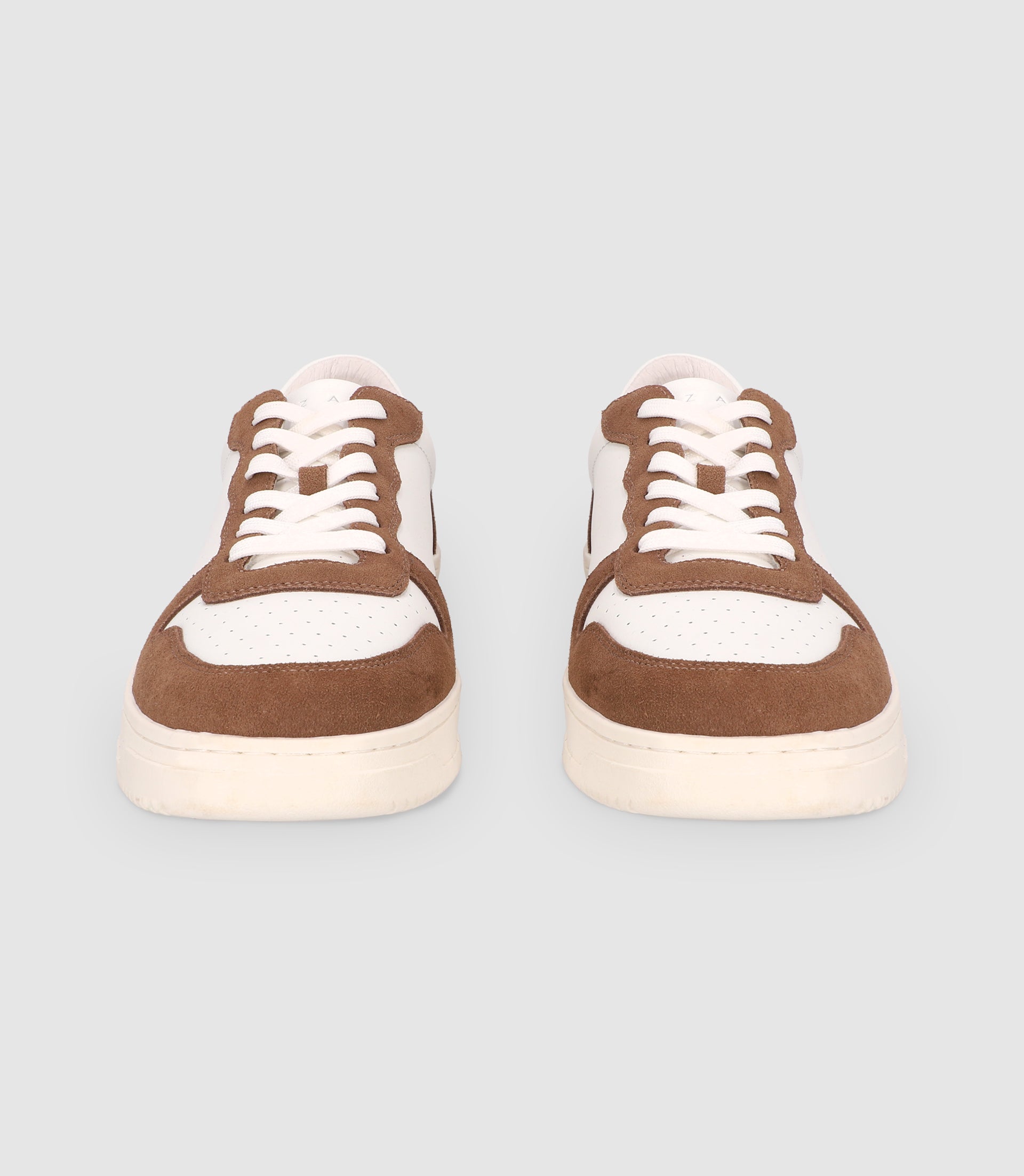 Chaussures sneakers avec logo taupe - IZAC