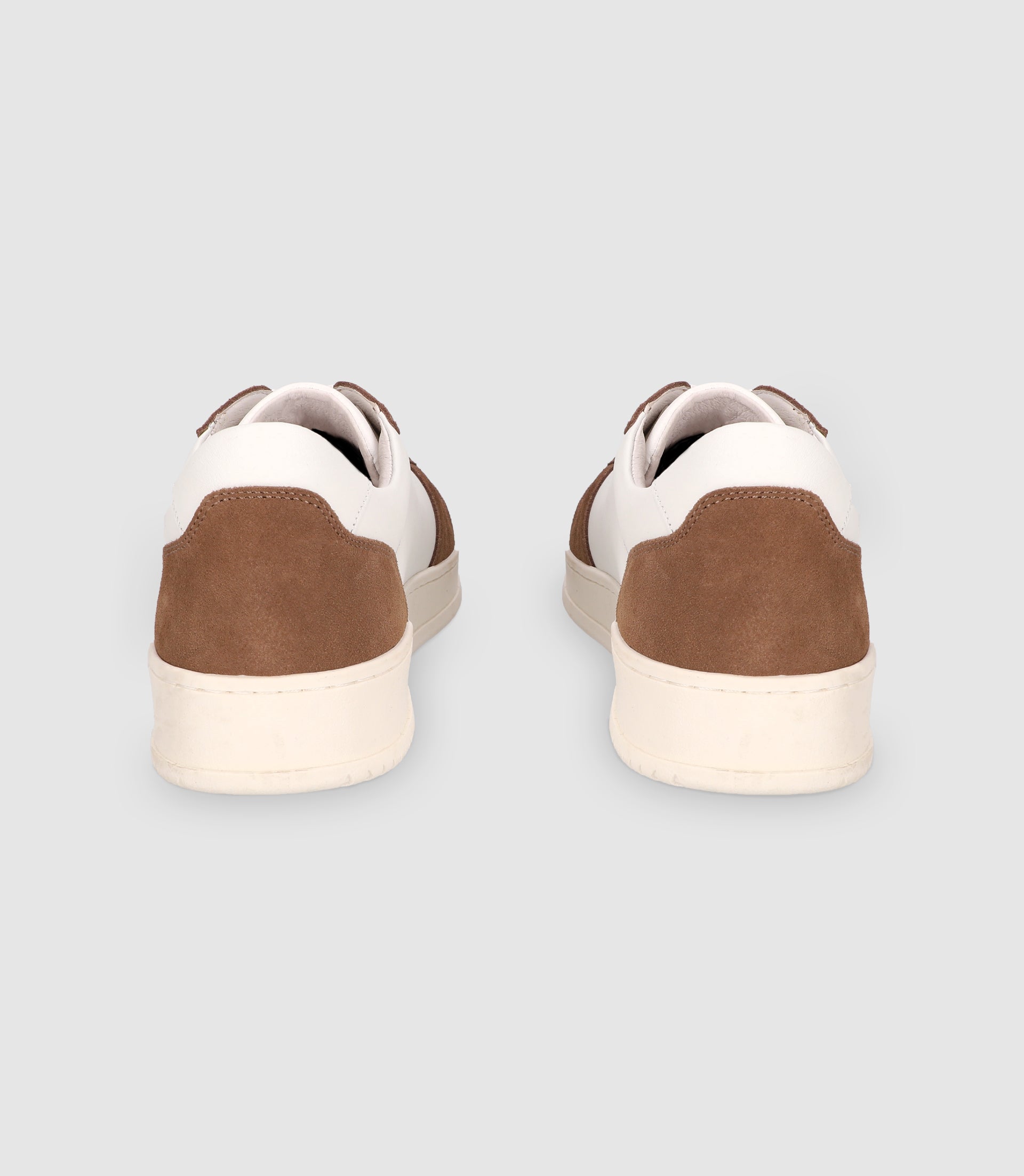 Chaussures sneakers avec logo taupe - IZAC