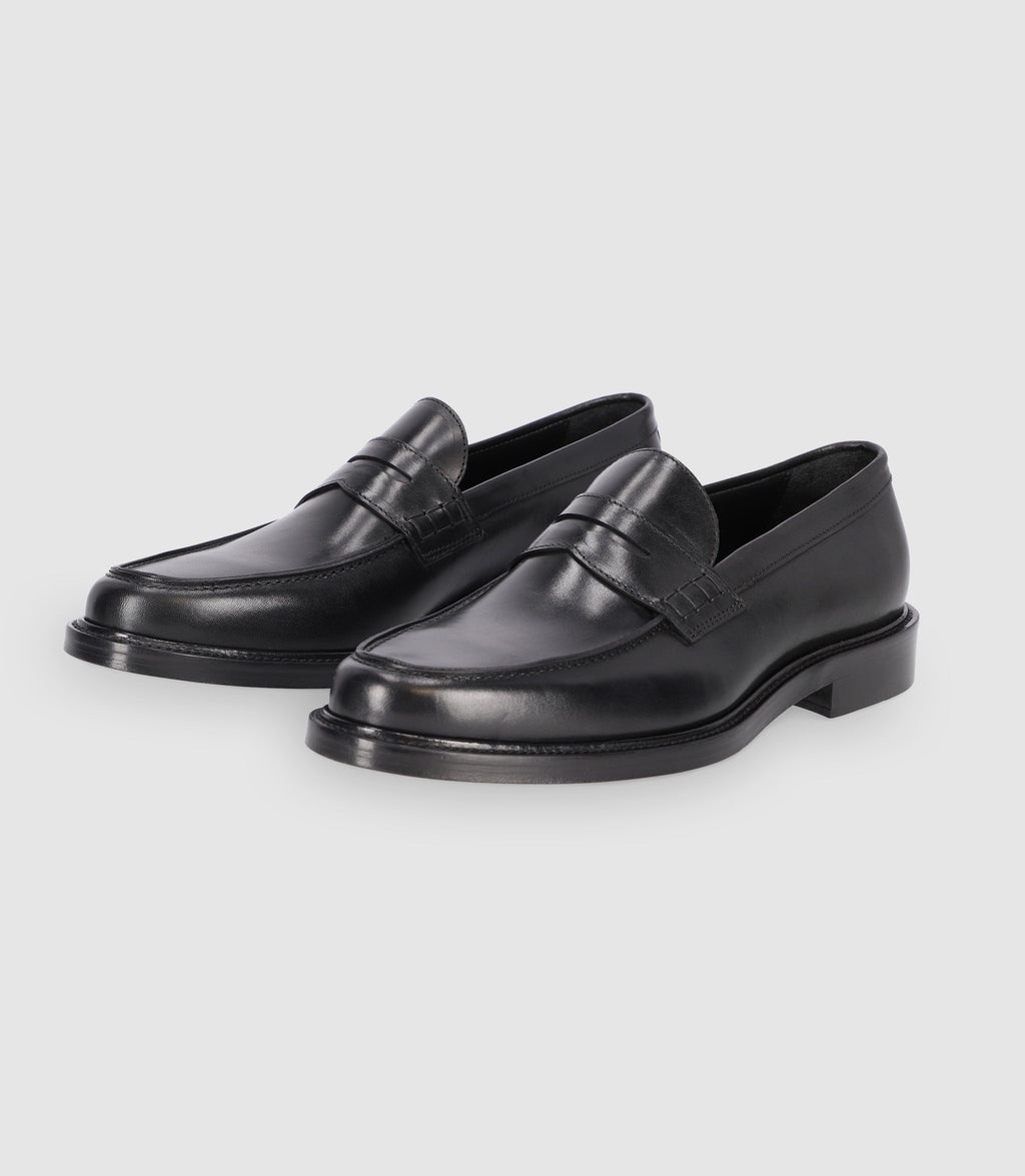 Chaussures mocassins en cuir lisse noires - IZAC
