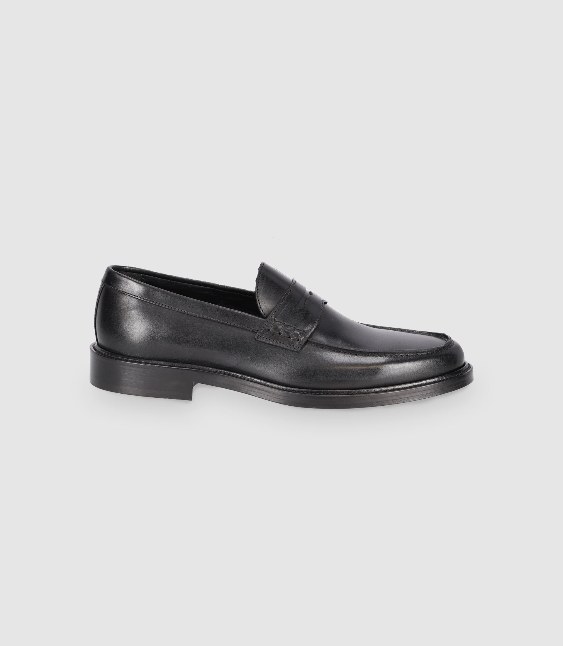 Chaussures mocassins en cuir lisse noires - IZAC