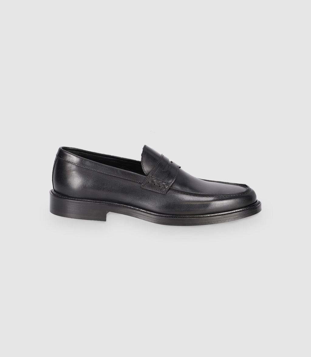 Chaussures mocassins en cuir lisse noires - IZAC