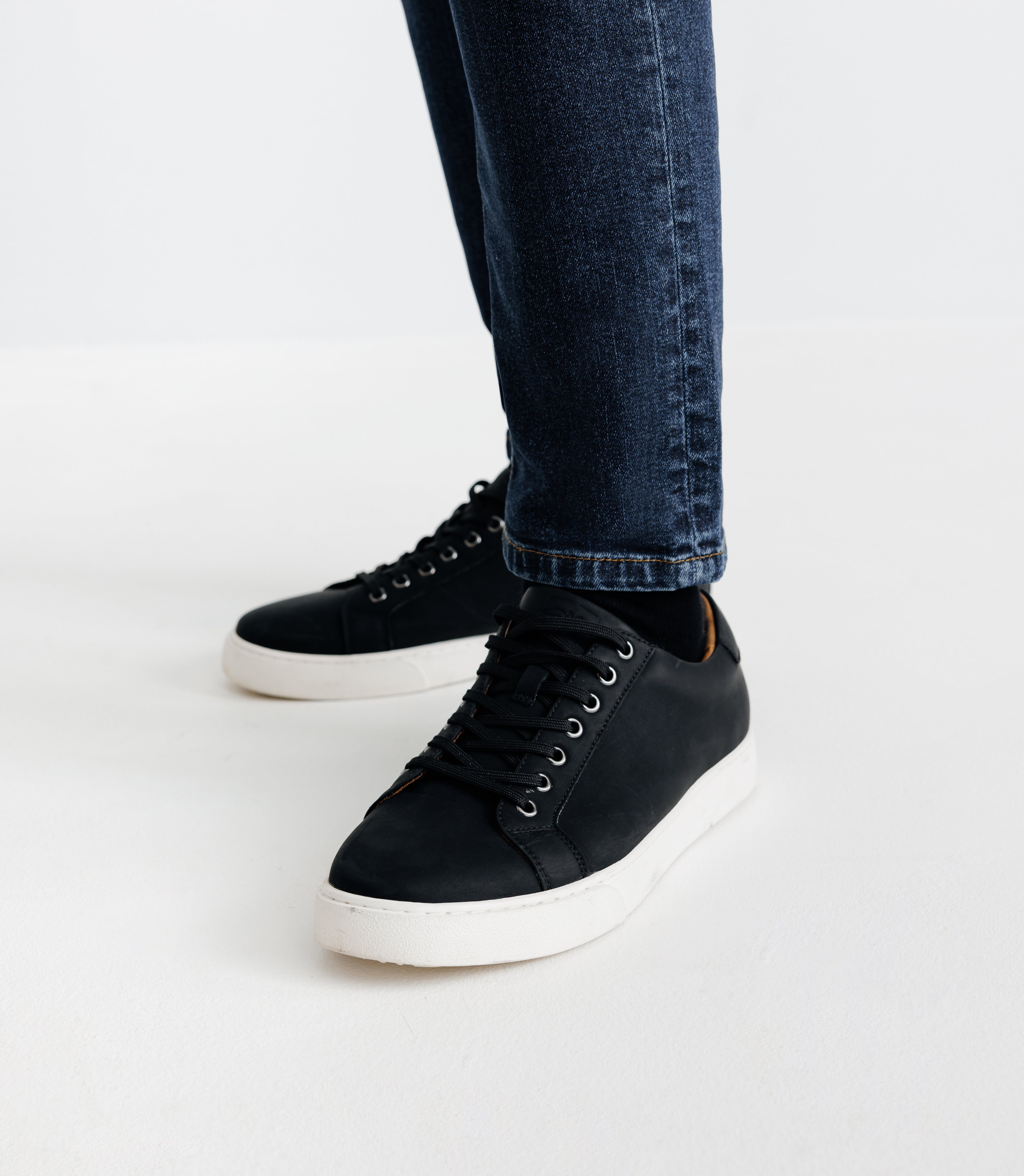 Chaussures sneakers à lacets noires - IZAC
