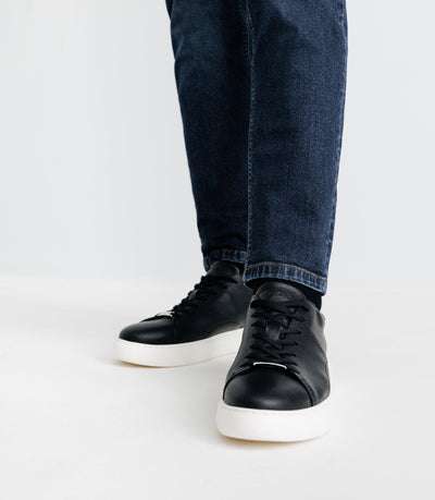 Chaussures sneakers à lacets en cuir noires - IZAC