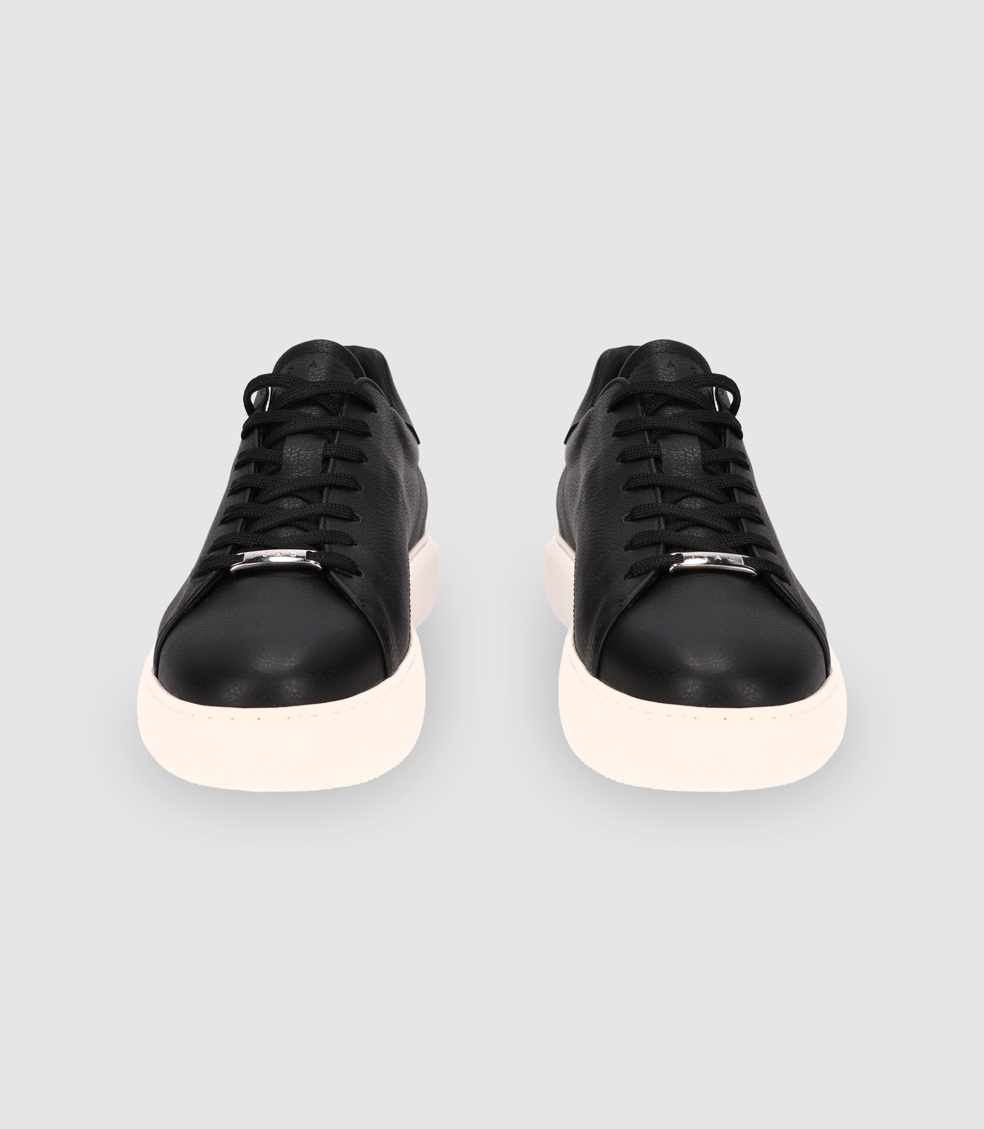 Chaussures sneakers à lacets en cuir noires - IZAC