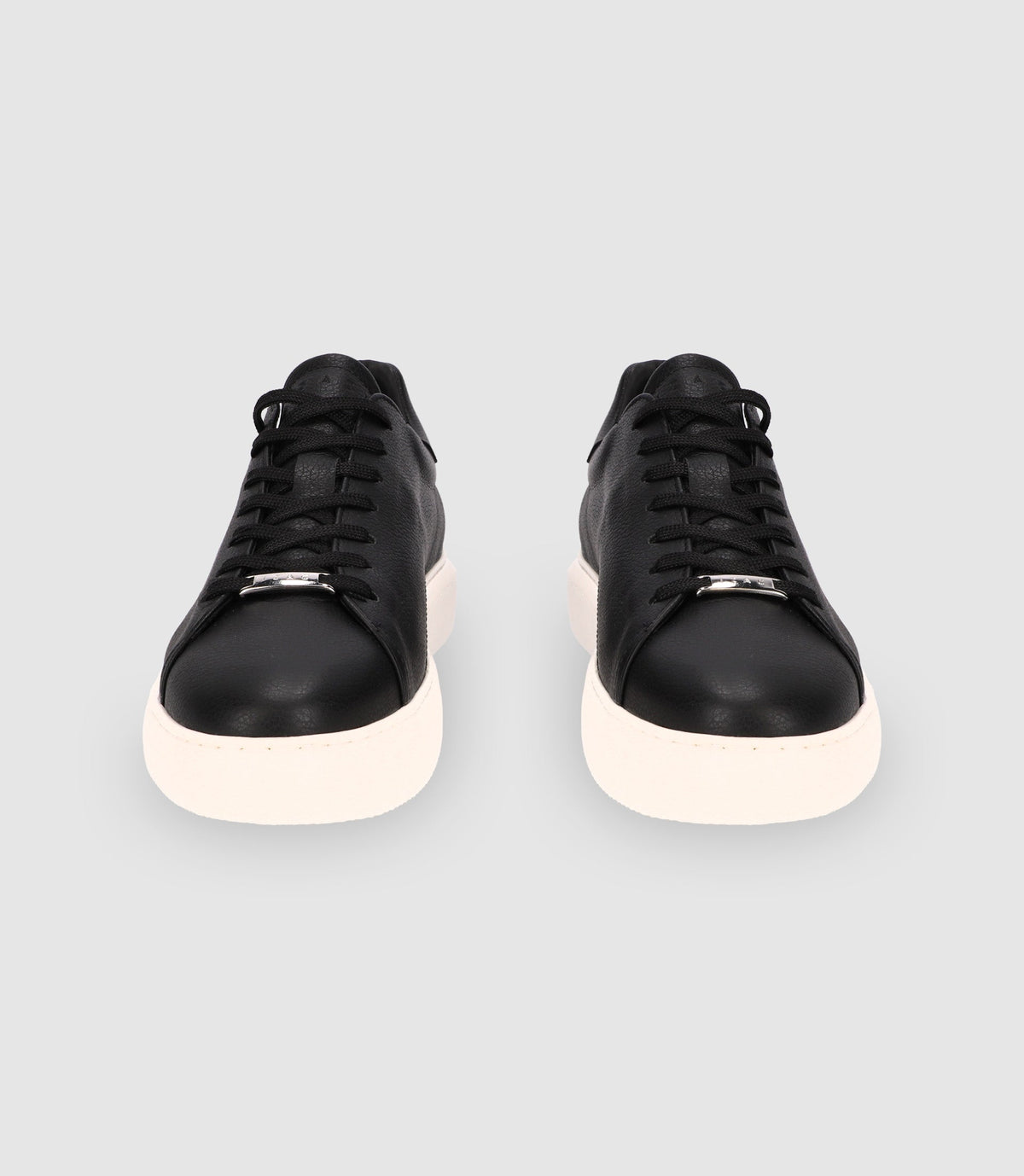 Chaussures sneakers à lacets en cuir noires - IZAC