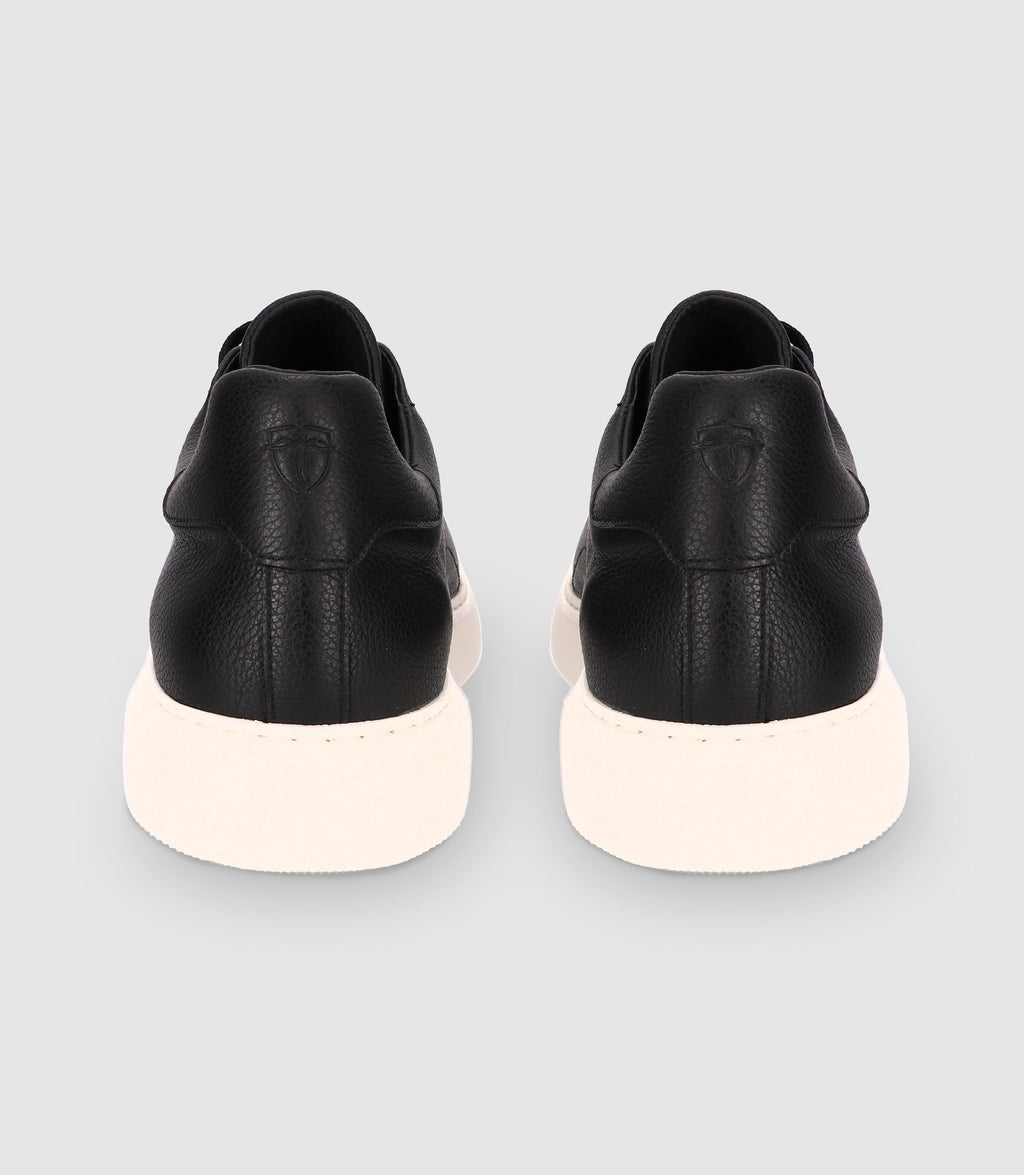 Chaussures sneakers à lacets en cuir noires - IZAC
