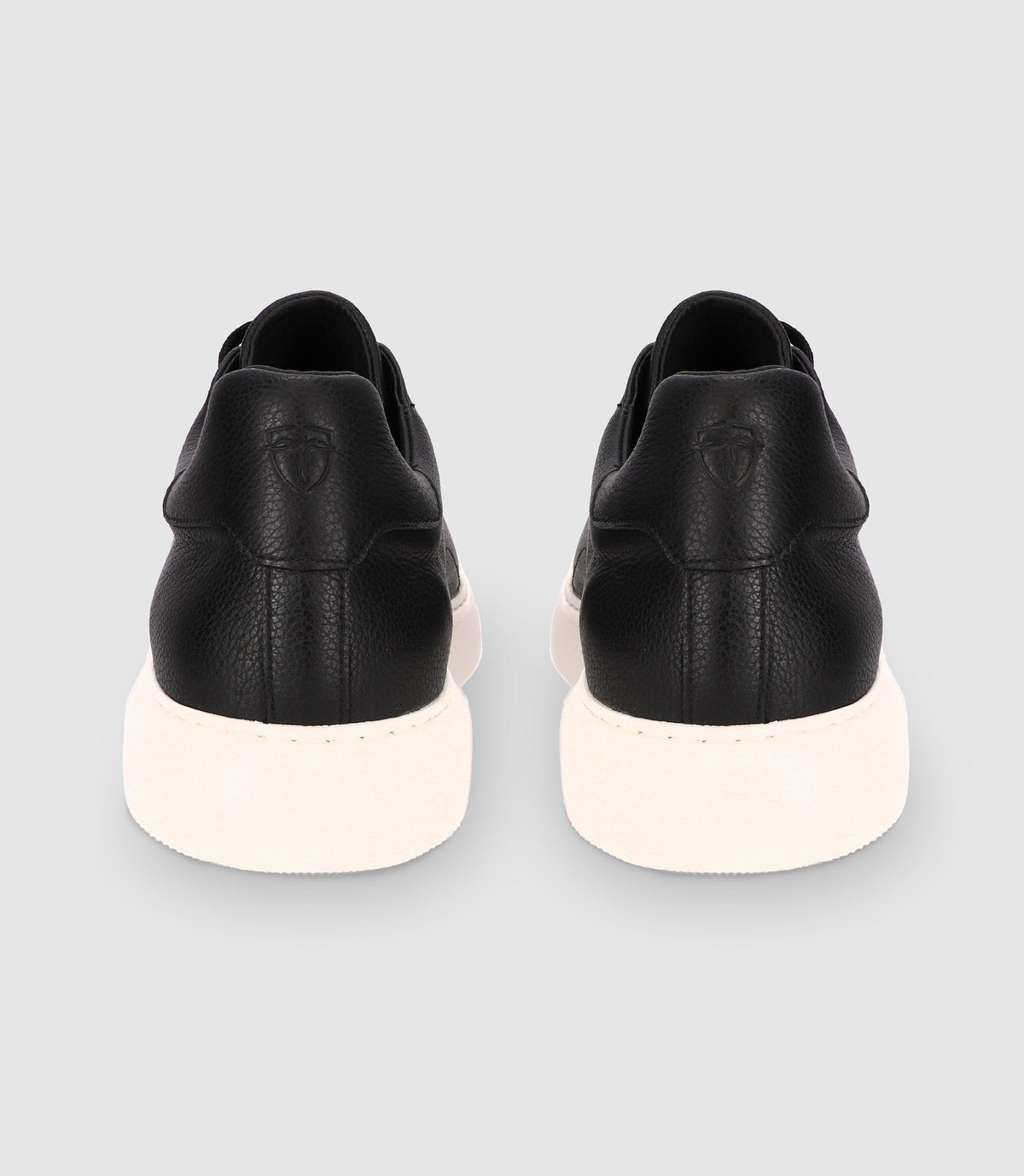 Chaussures sneakers à lacets en cuir noires - IZAC