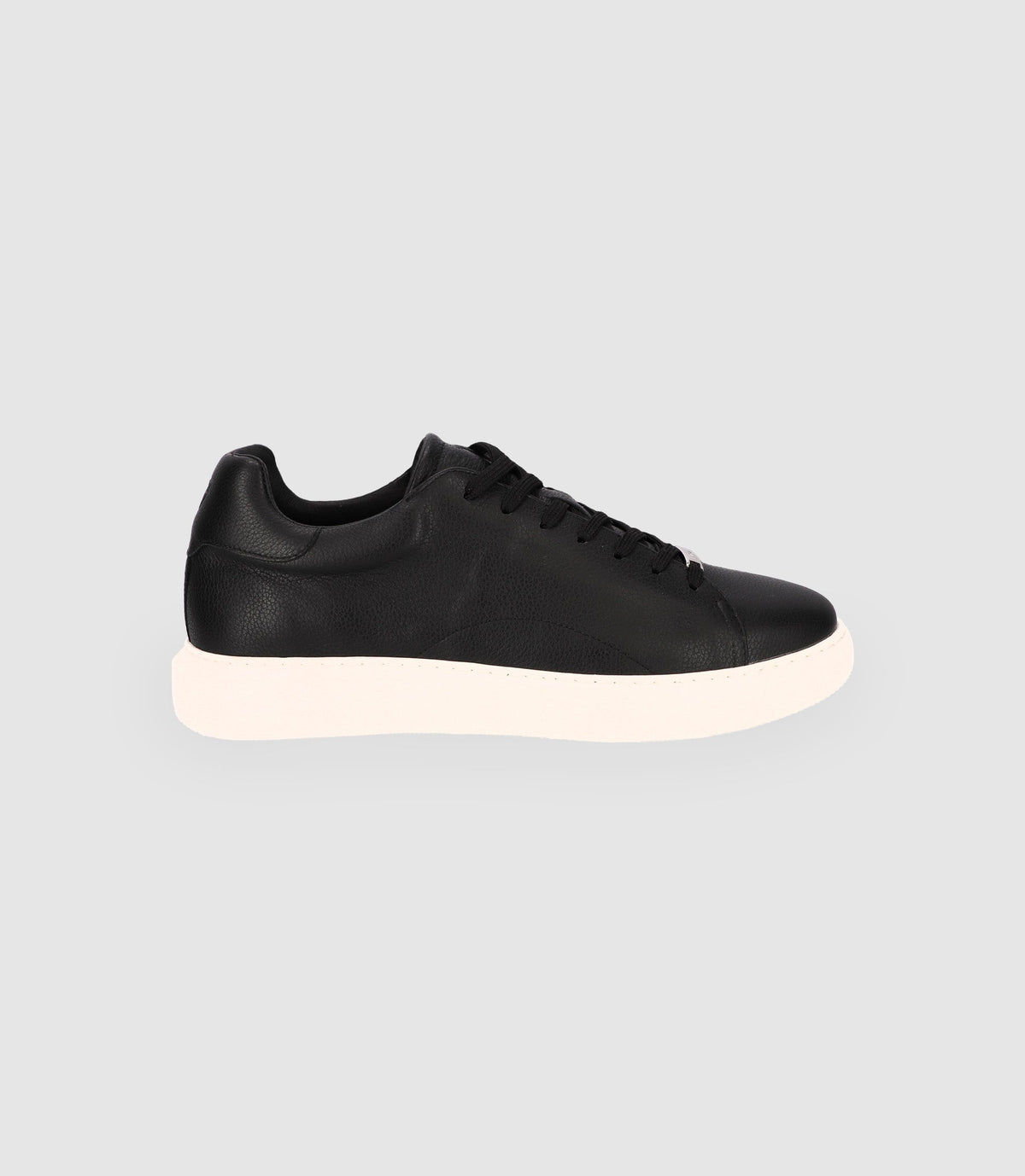 Chaussures sneakers à lacets en cuir noires - IZAC