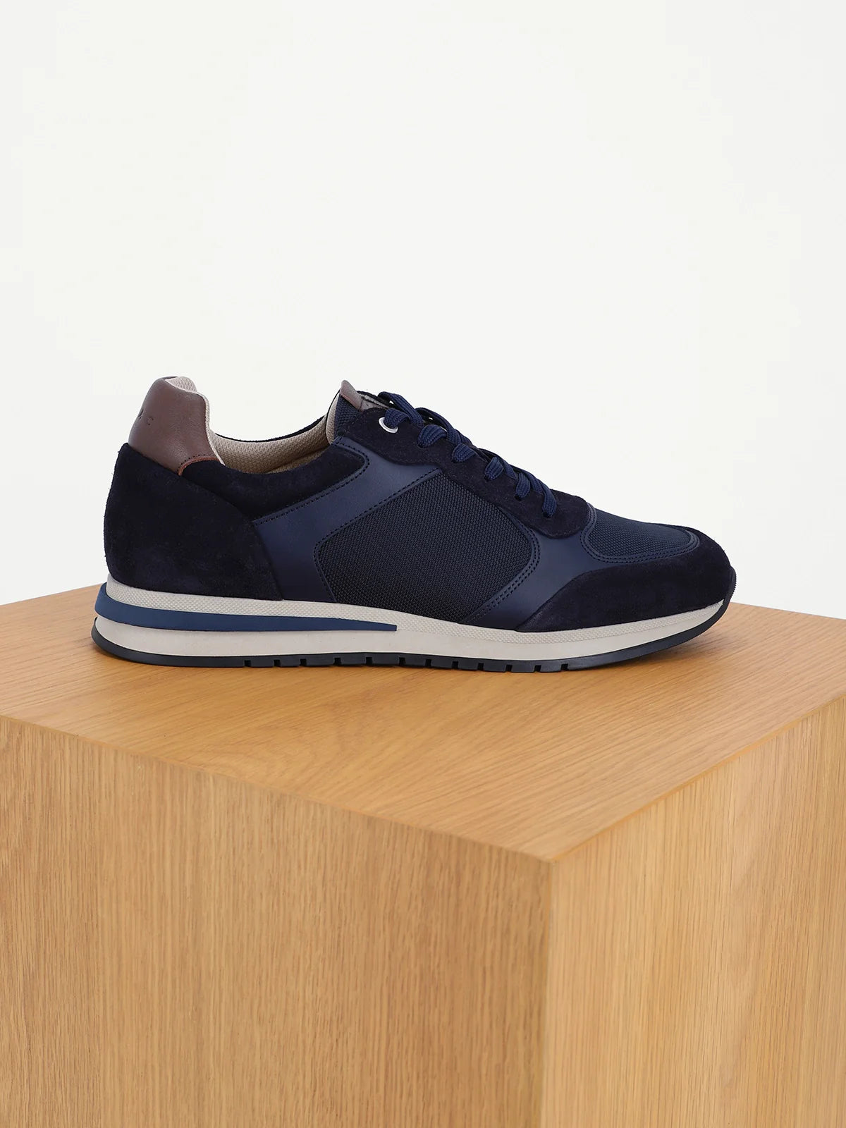 Baskets en cuir marine - IZAC