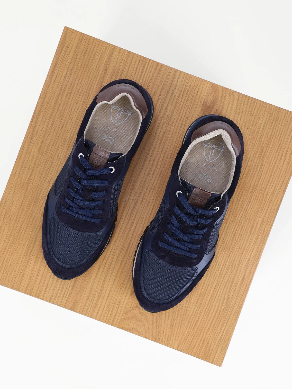 Baskets en cuir marine - IZAC