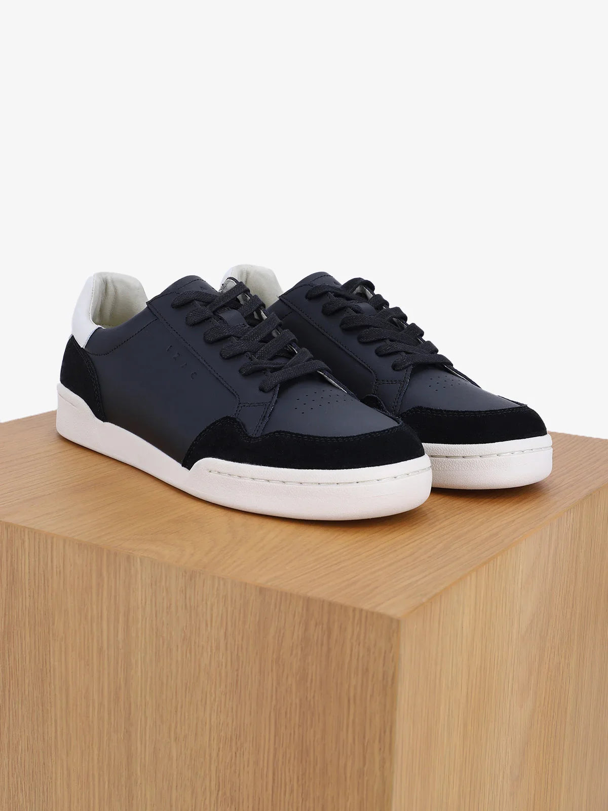 Baskets en cuir noir - IZAC