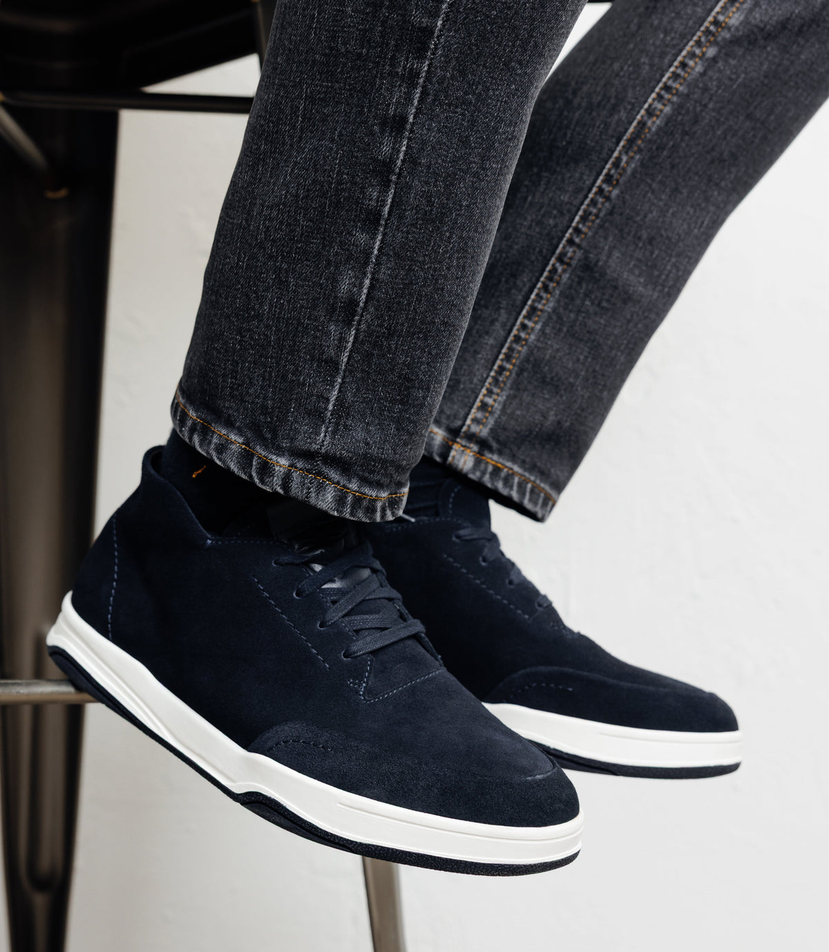 Chaussures baskets montantes en cuir marine - IZAC