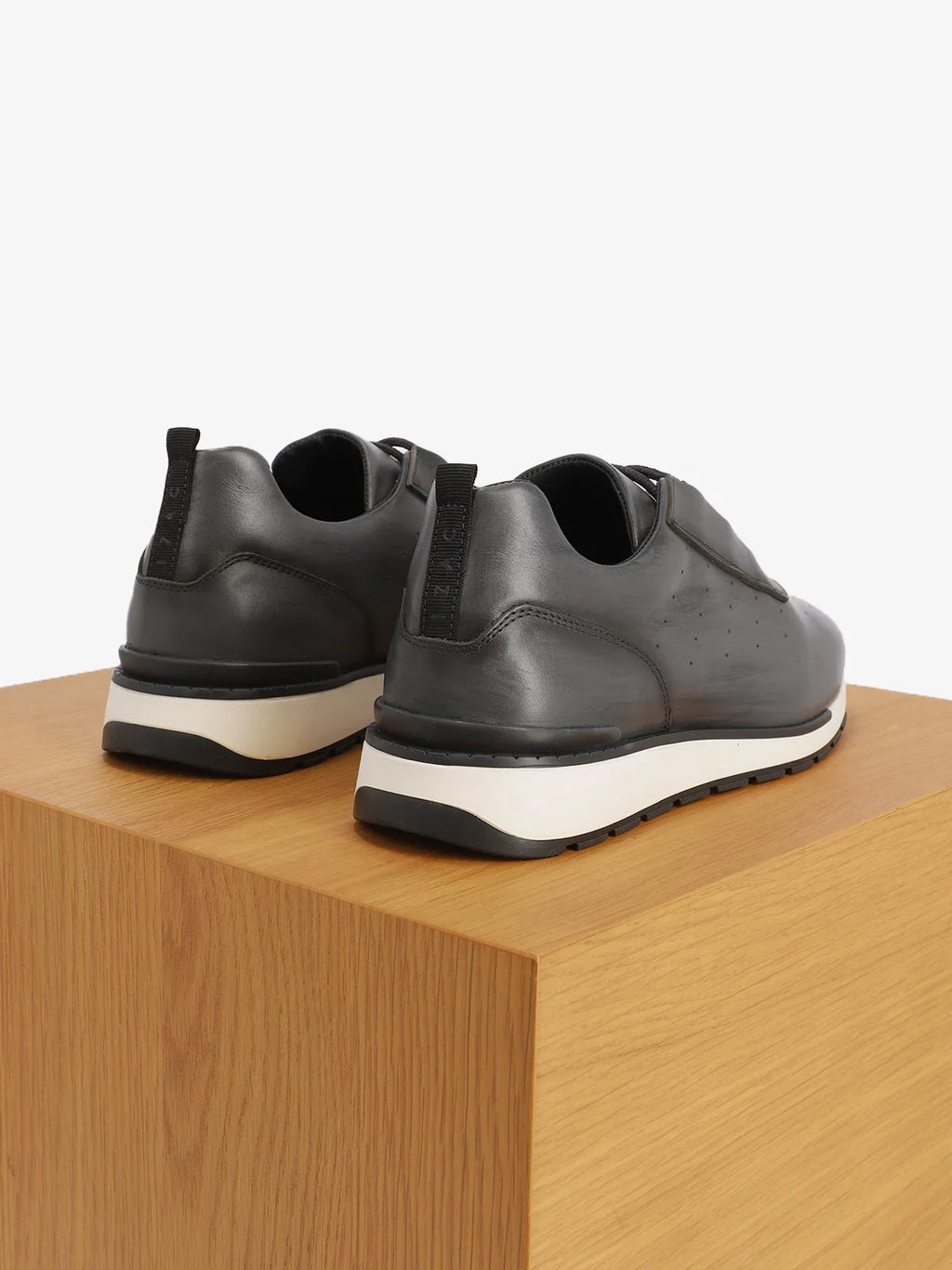 Chaussures baskets grises - IZAC
