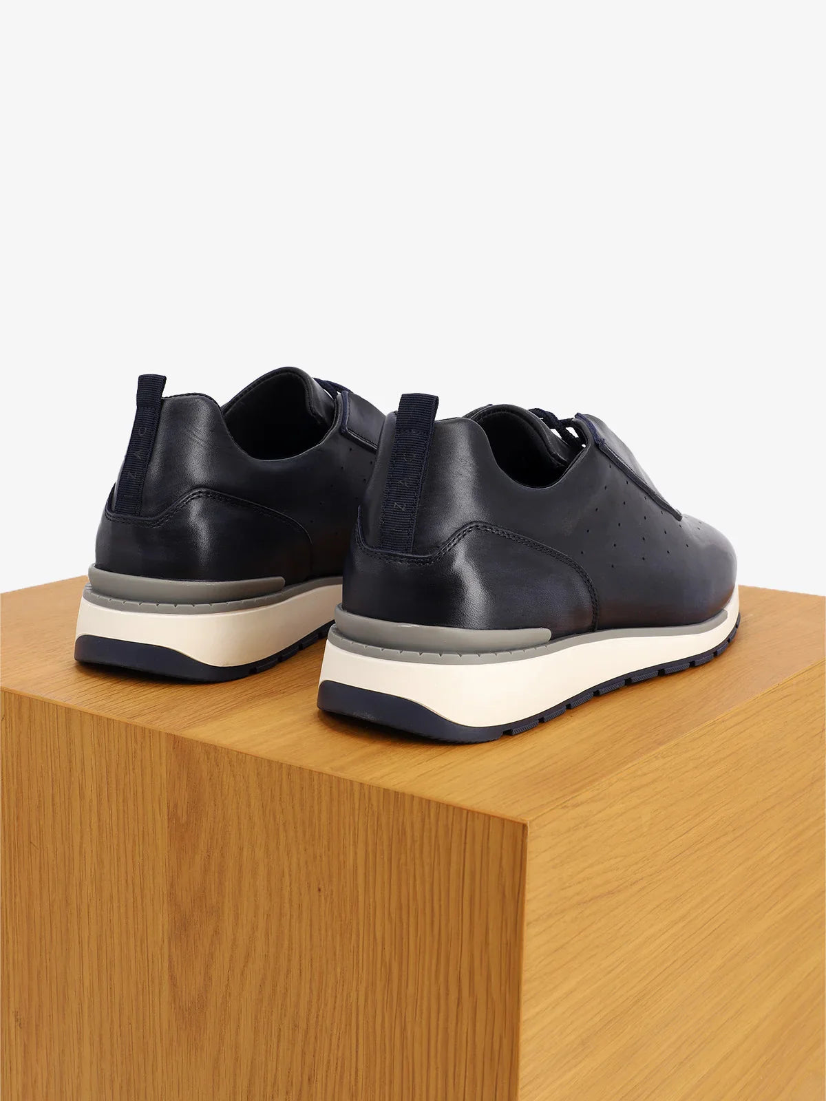 Chaussures baskets marine - IZAC
