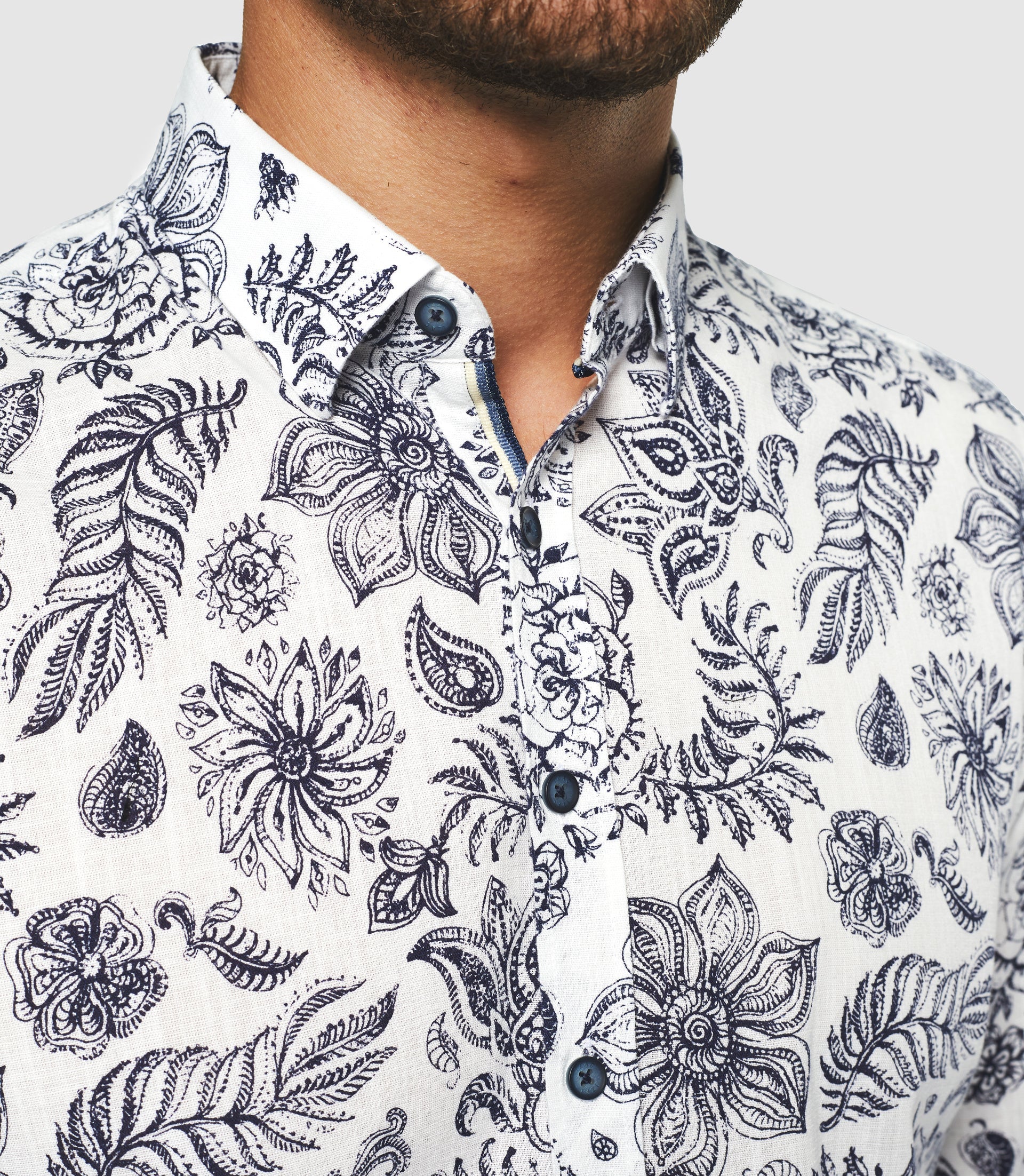 Chemise casual blanche et marine KINOUOUT - IZAC