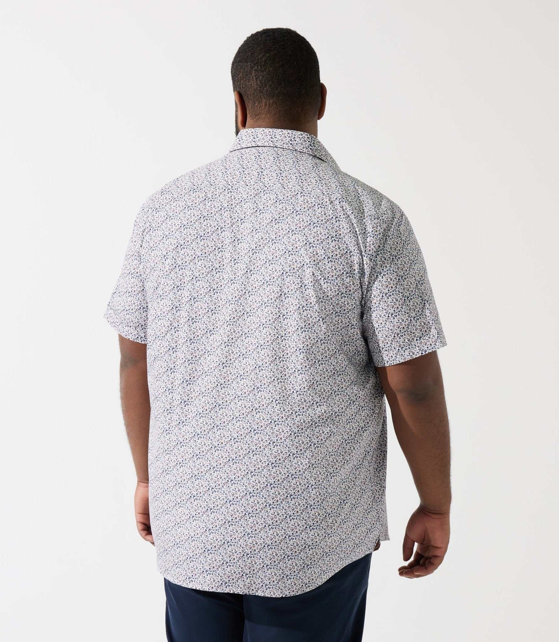 Chemise manches courtes à imprimé blanche et bleue KIRANBT - IZAC