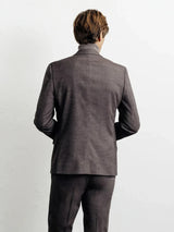 Costume avec boutons marron