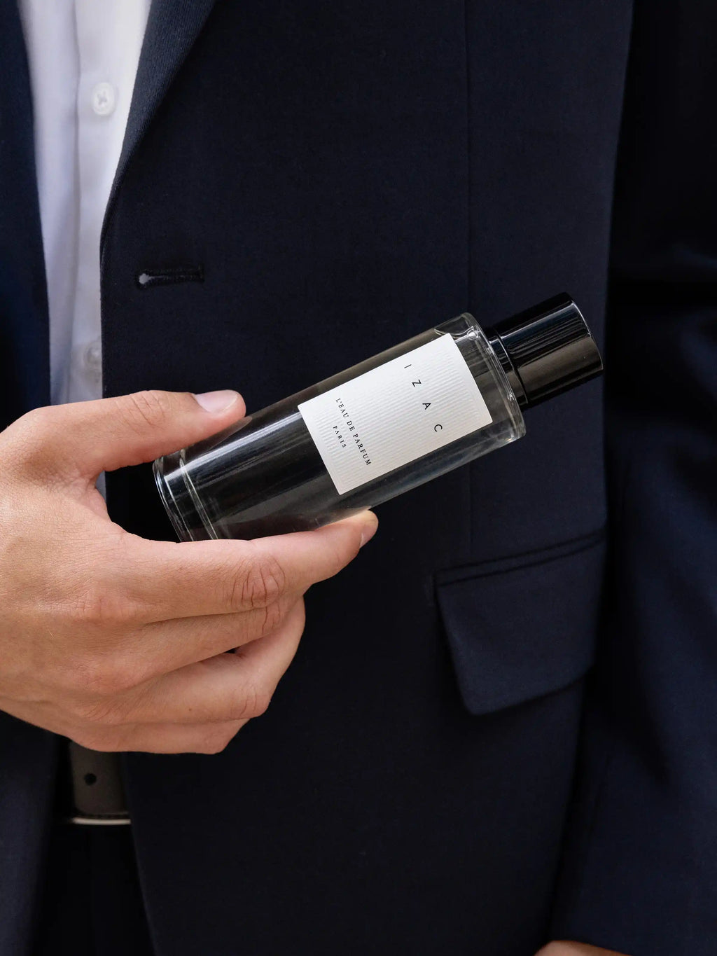 L'eau de parfum IZAC - IZAC