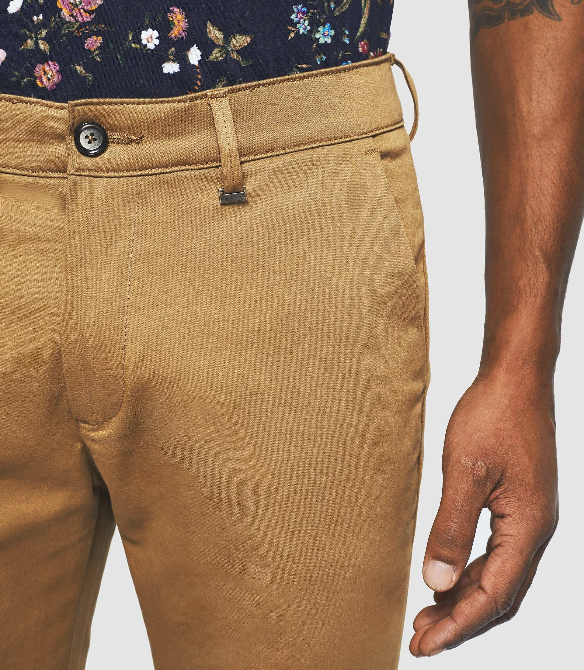 Pantalon chino slim camel PANAMA - IZAC