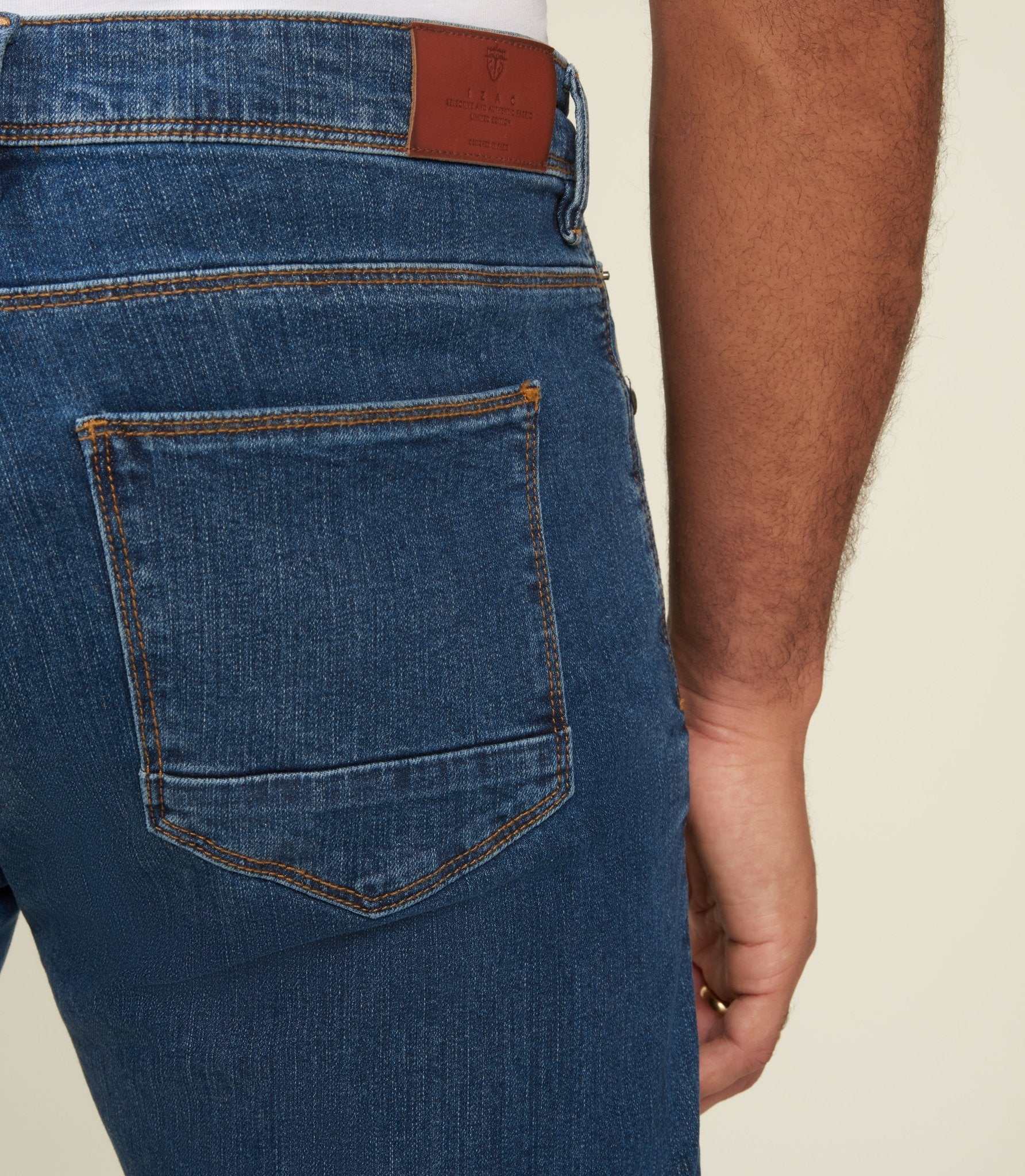 Jean straight permanent bleu moyen EDITIONBT - IZAC