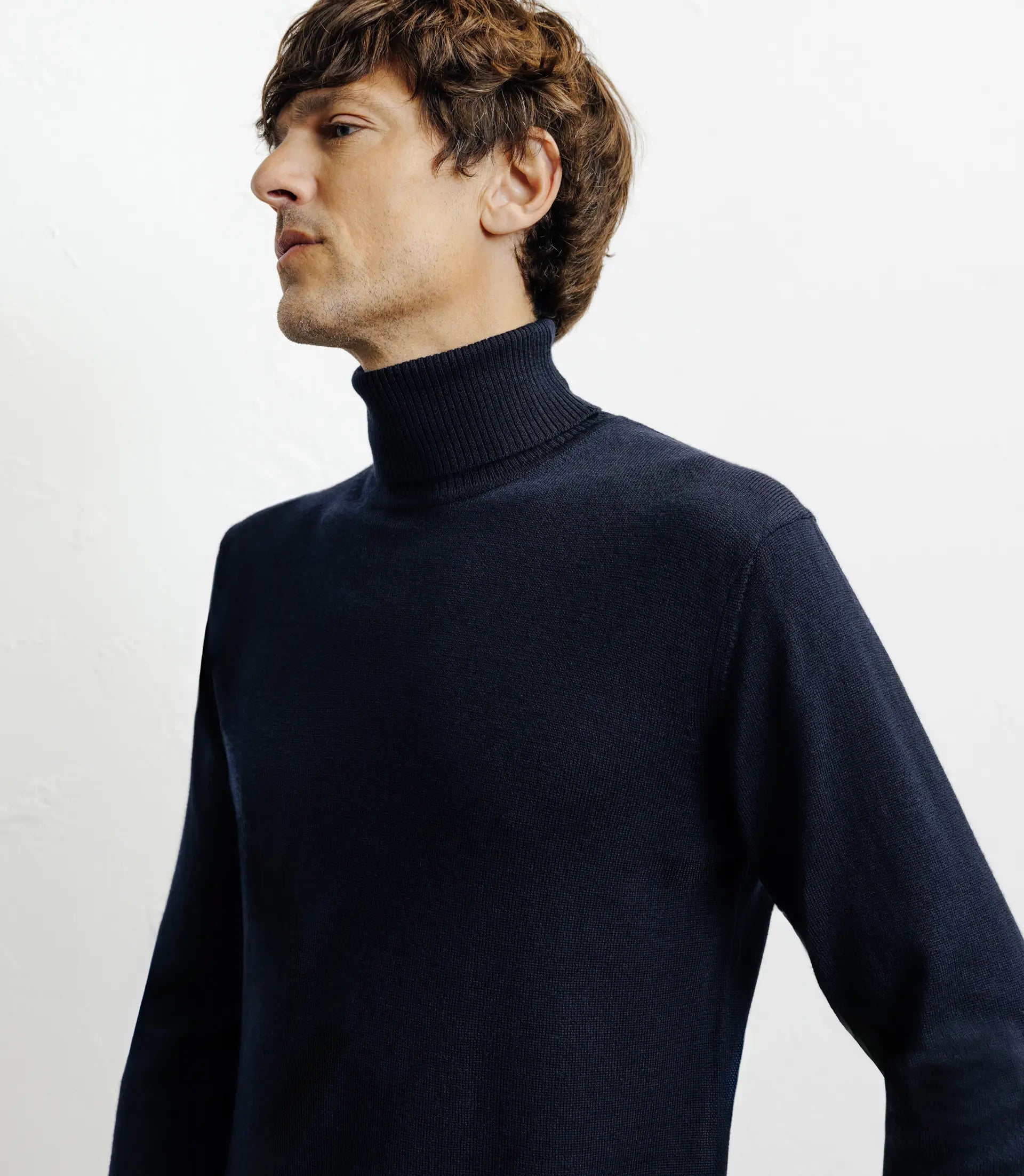Pull col roulé en laine mérinos marine - IZAC