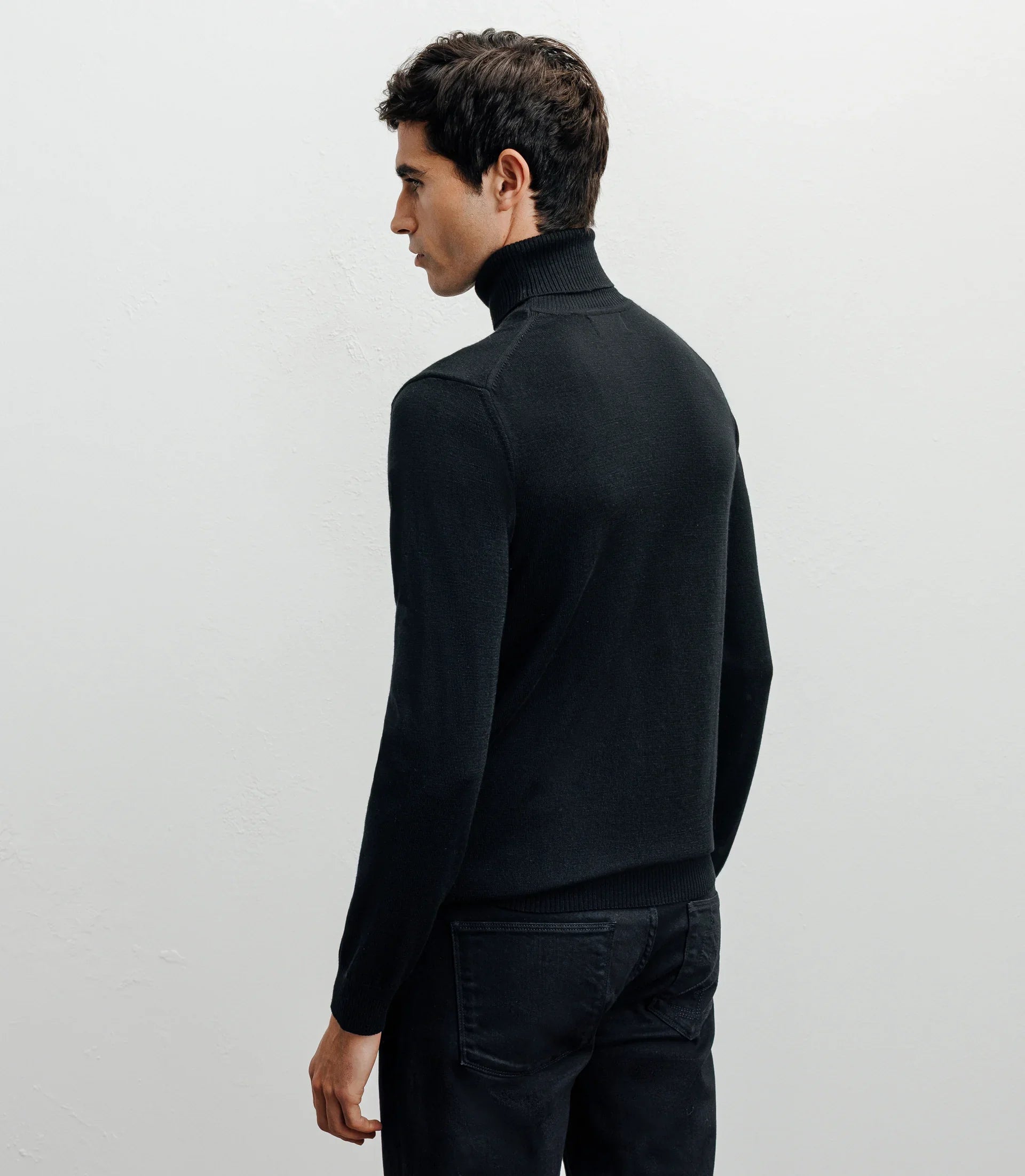 Pull col roulé en mérinos noir - IZAC