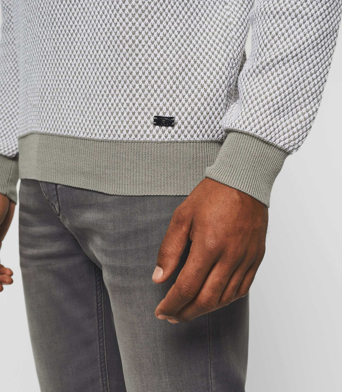 Pull col rond taupe "Damian" - IZAC