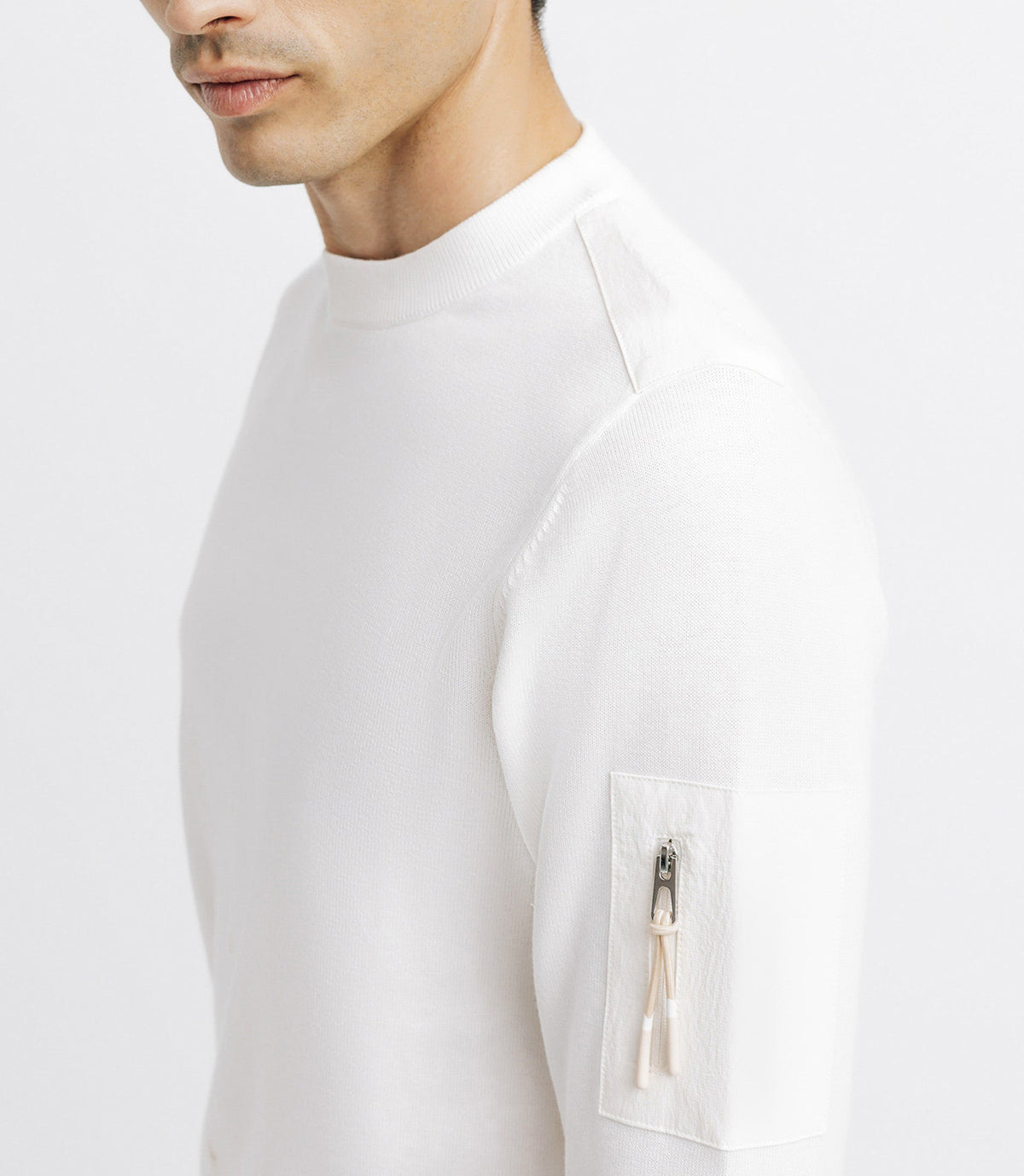 Pull col rond avec poche écru - IZAC