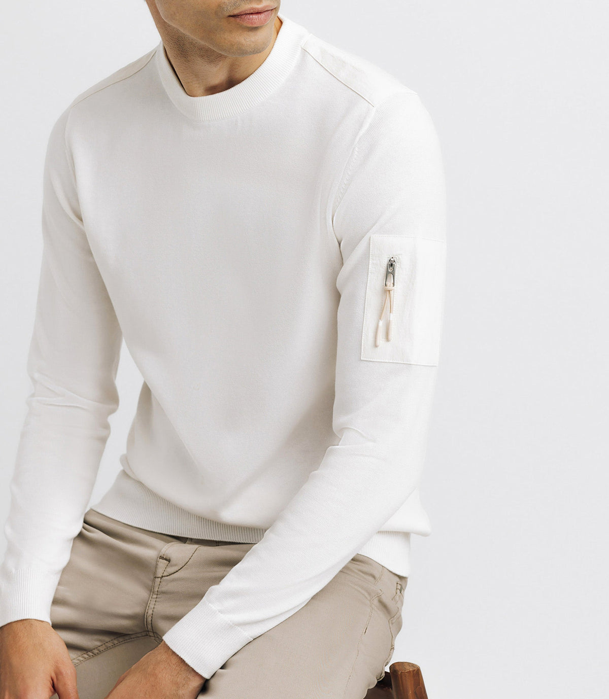 Pull col rond avec poche écru - IZAC