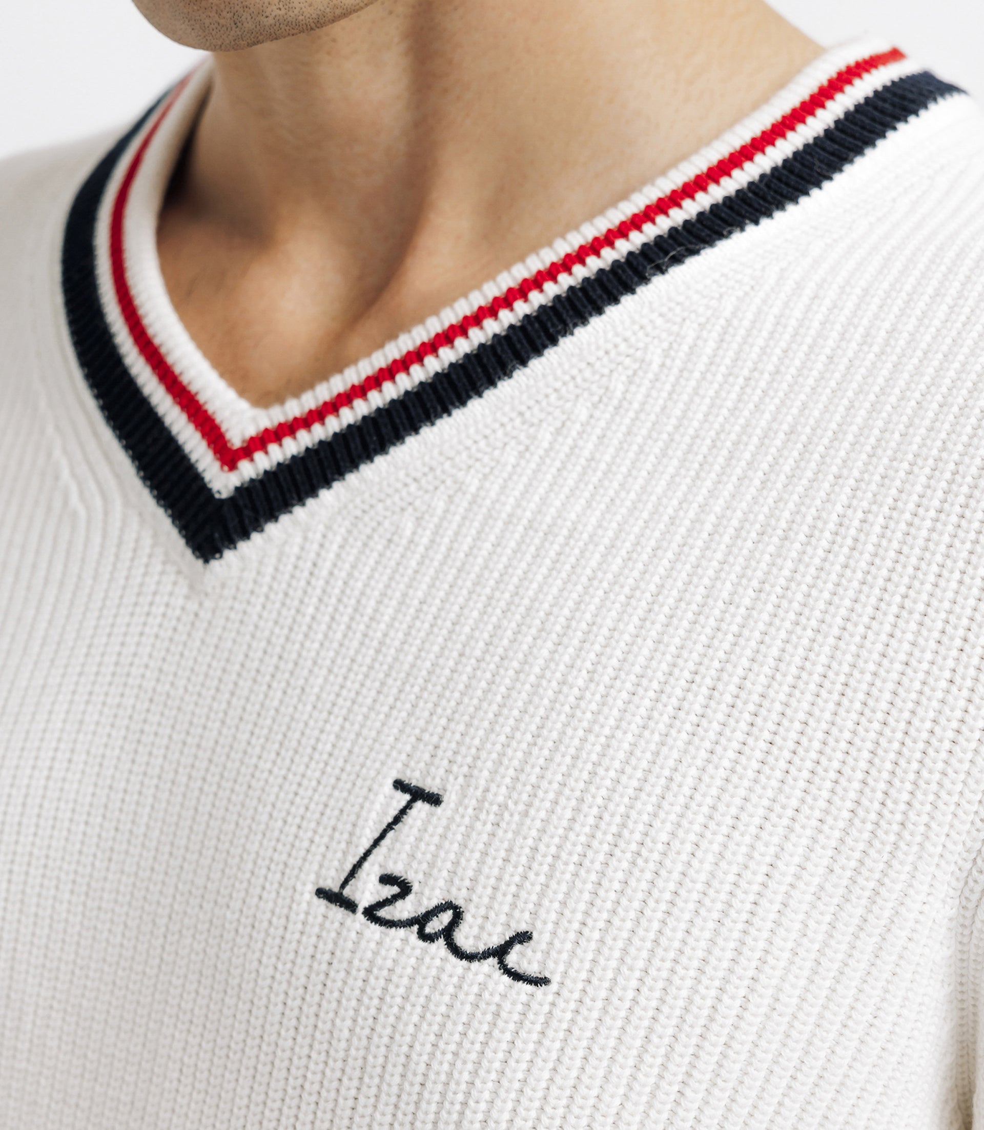 Pull col V brodé écru - IZAC