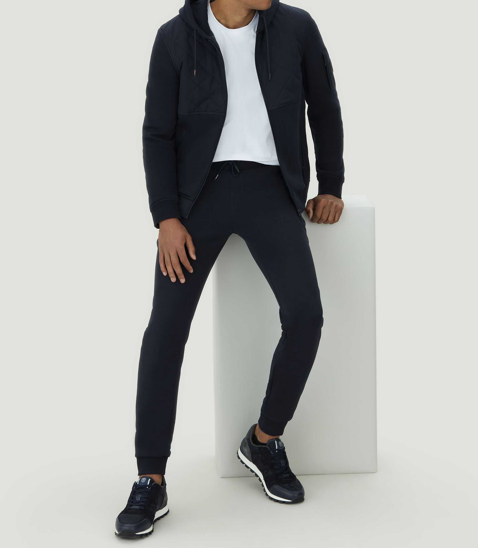 Sweat à capuche marine "SWlisio" - IZAC