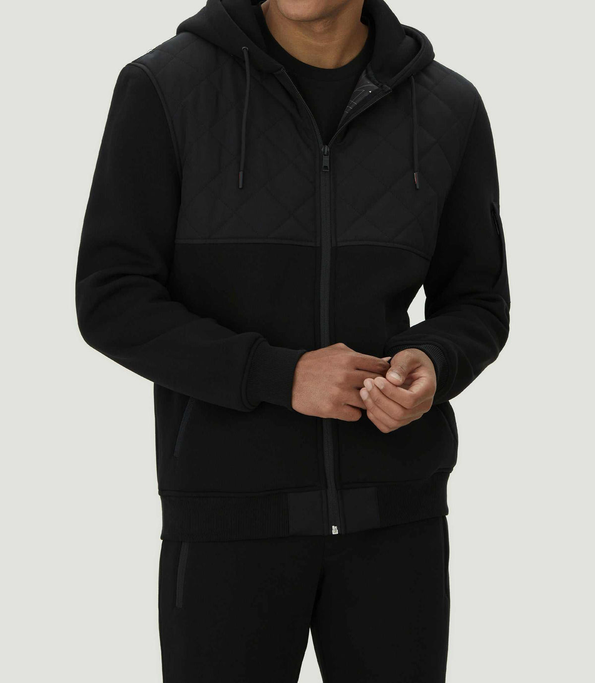 Sweat à capuche noir "SWlisio" - IZAC