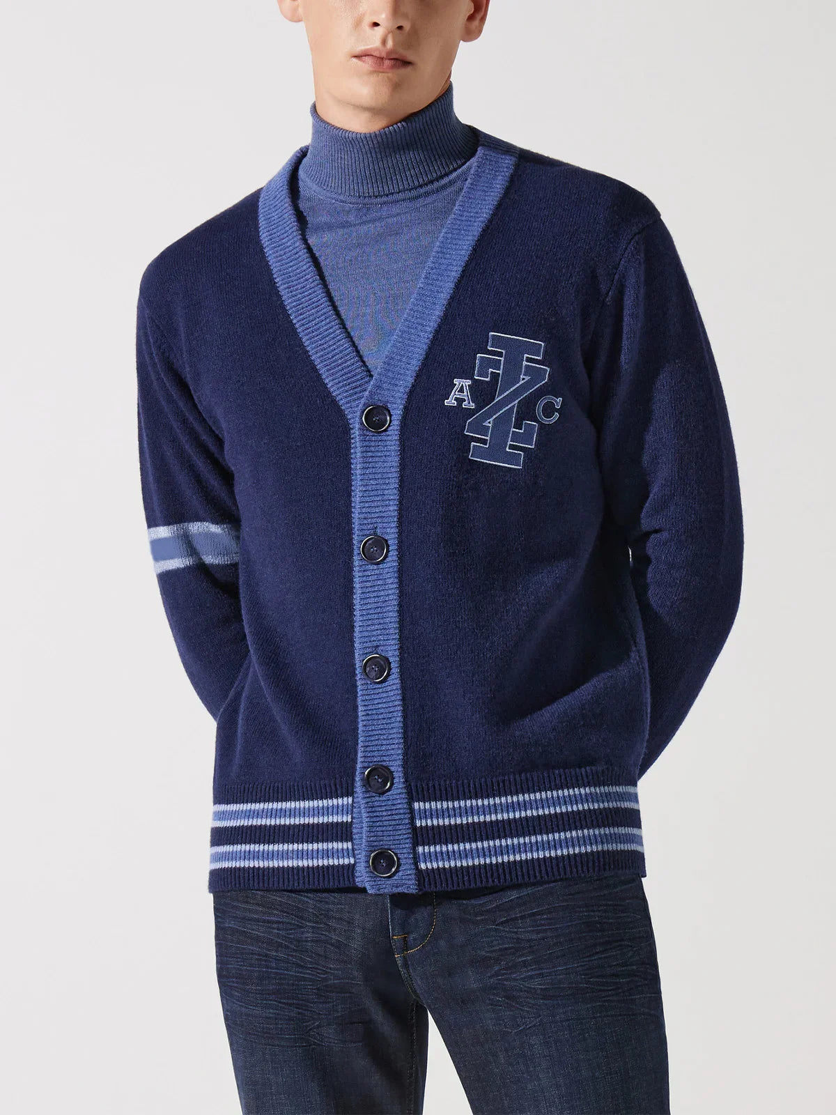 Gilet boutonné brodé bleu - IZAC