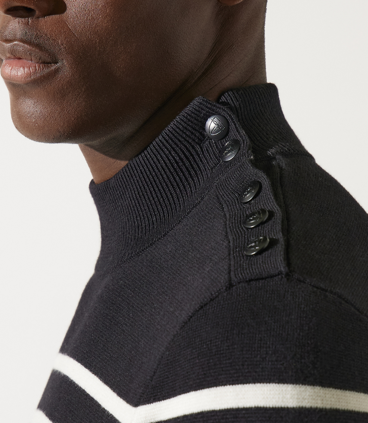 Pull col montant boutonné noir - IZAC
