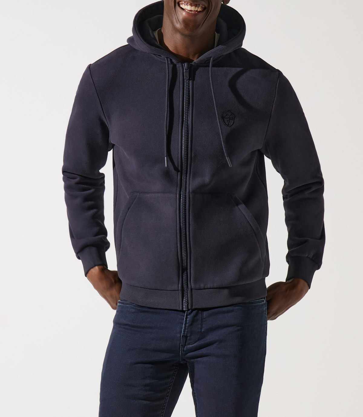 Sweat zippé brodé à capuche marine - IZAC
