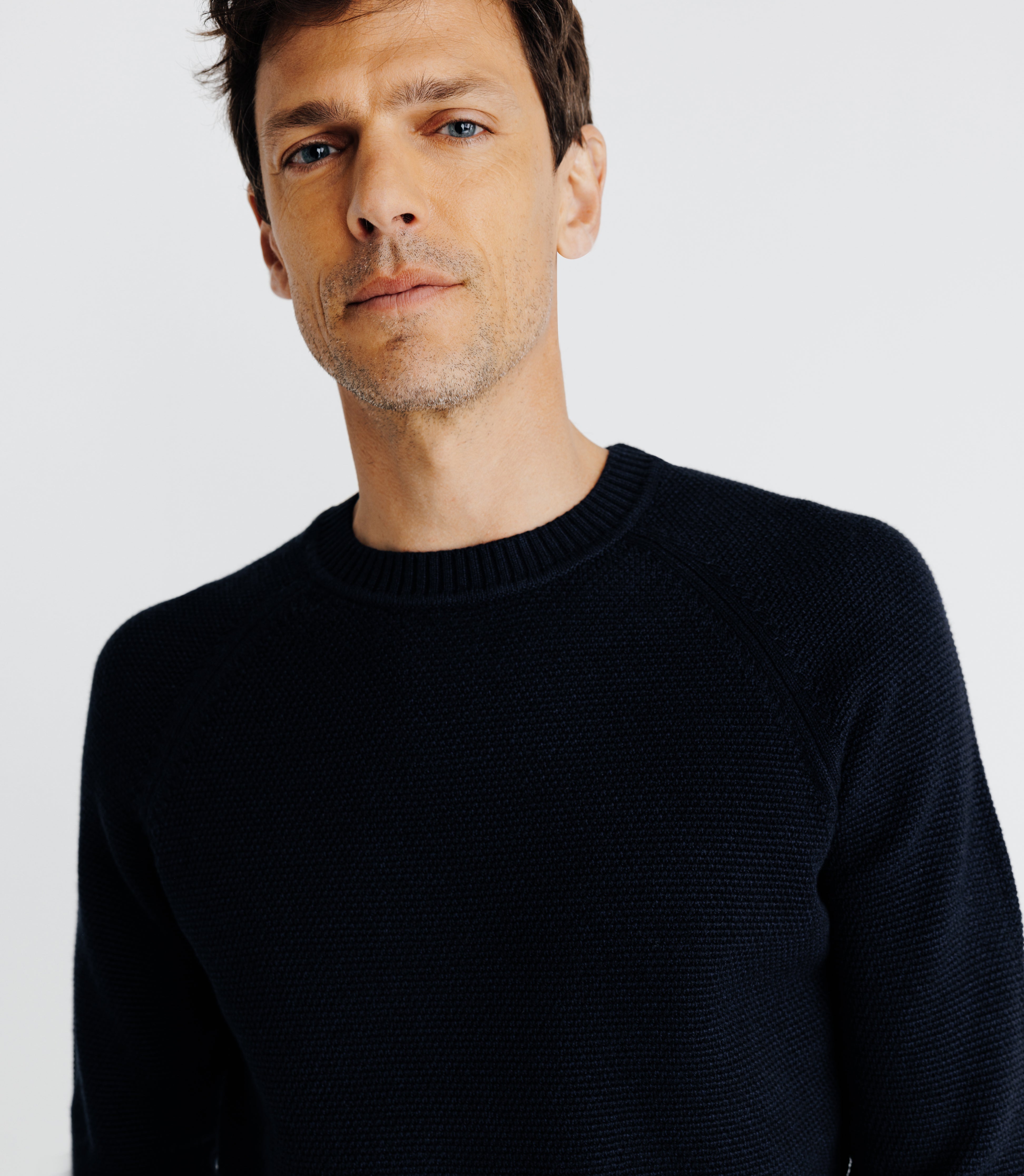 Pull col rond jeux de point marine - IZAC