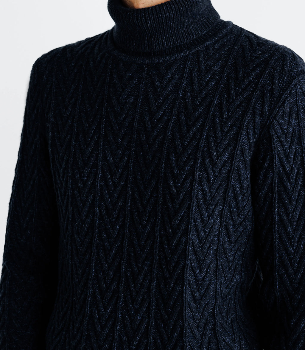 Pull col roulé torsadé marine - IZAC