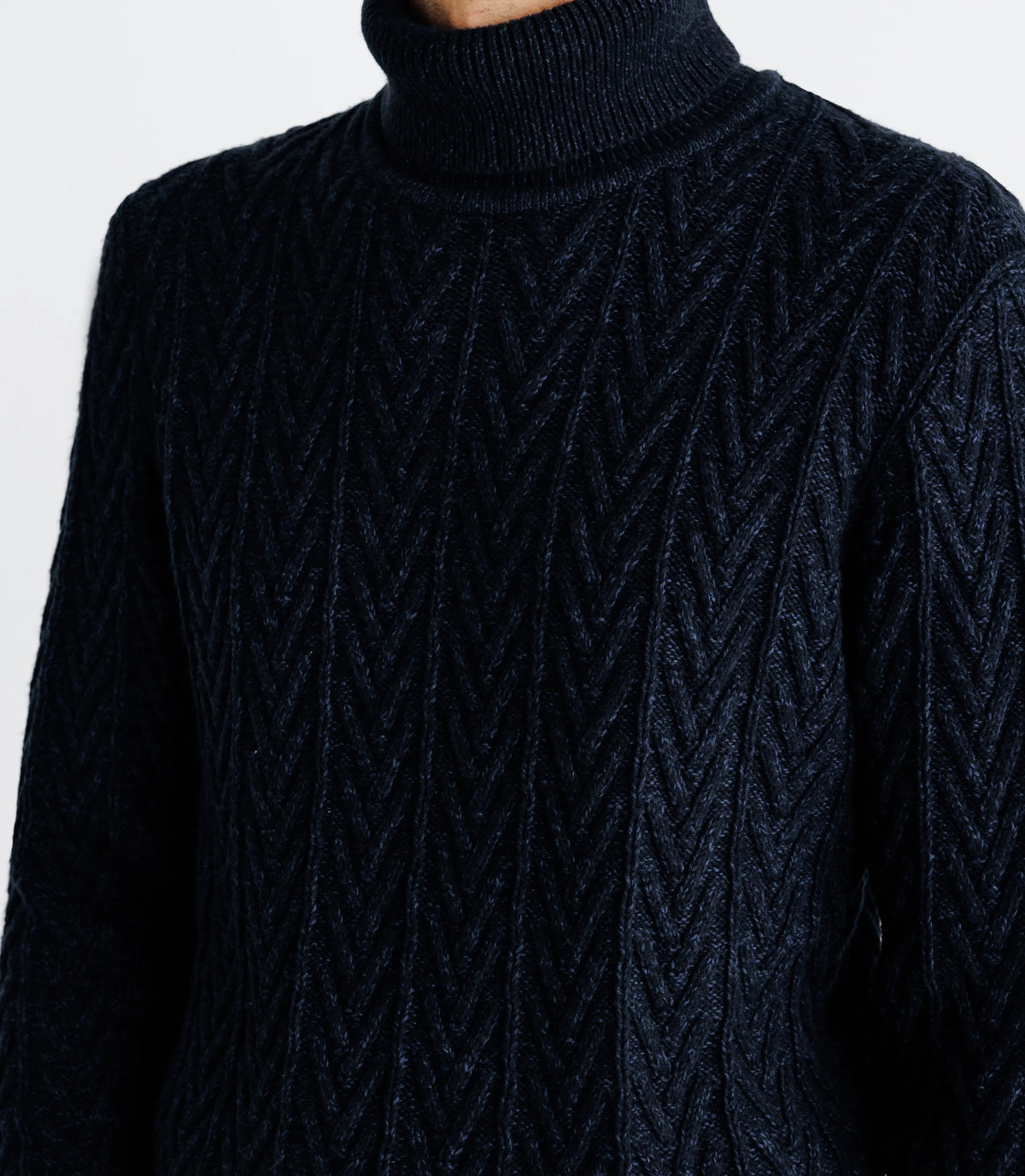 Pull col roulé torsadé marine - IZAC