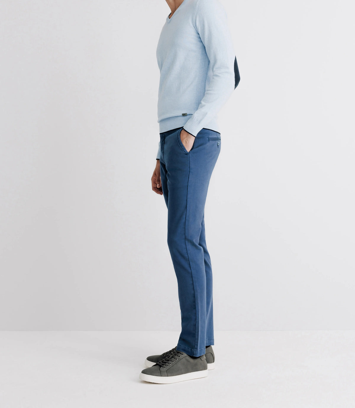 Pull col V manches longues bleu ciel - IZAC