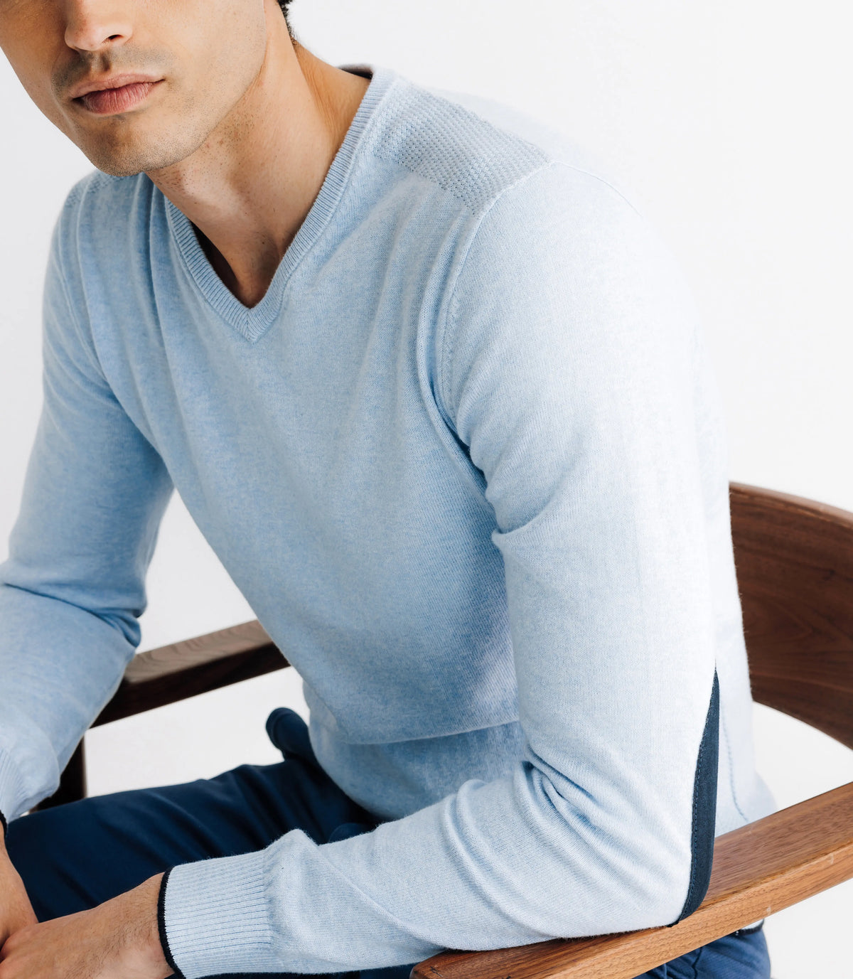 Pull col V manches longues bleu ciel - IZAC