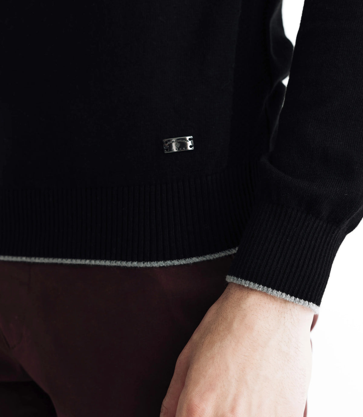 Pull col V manches longues noir - IZAC