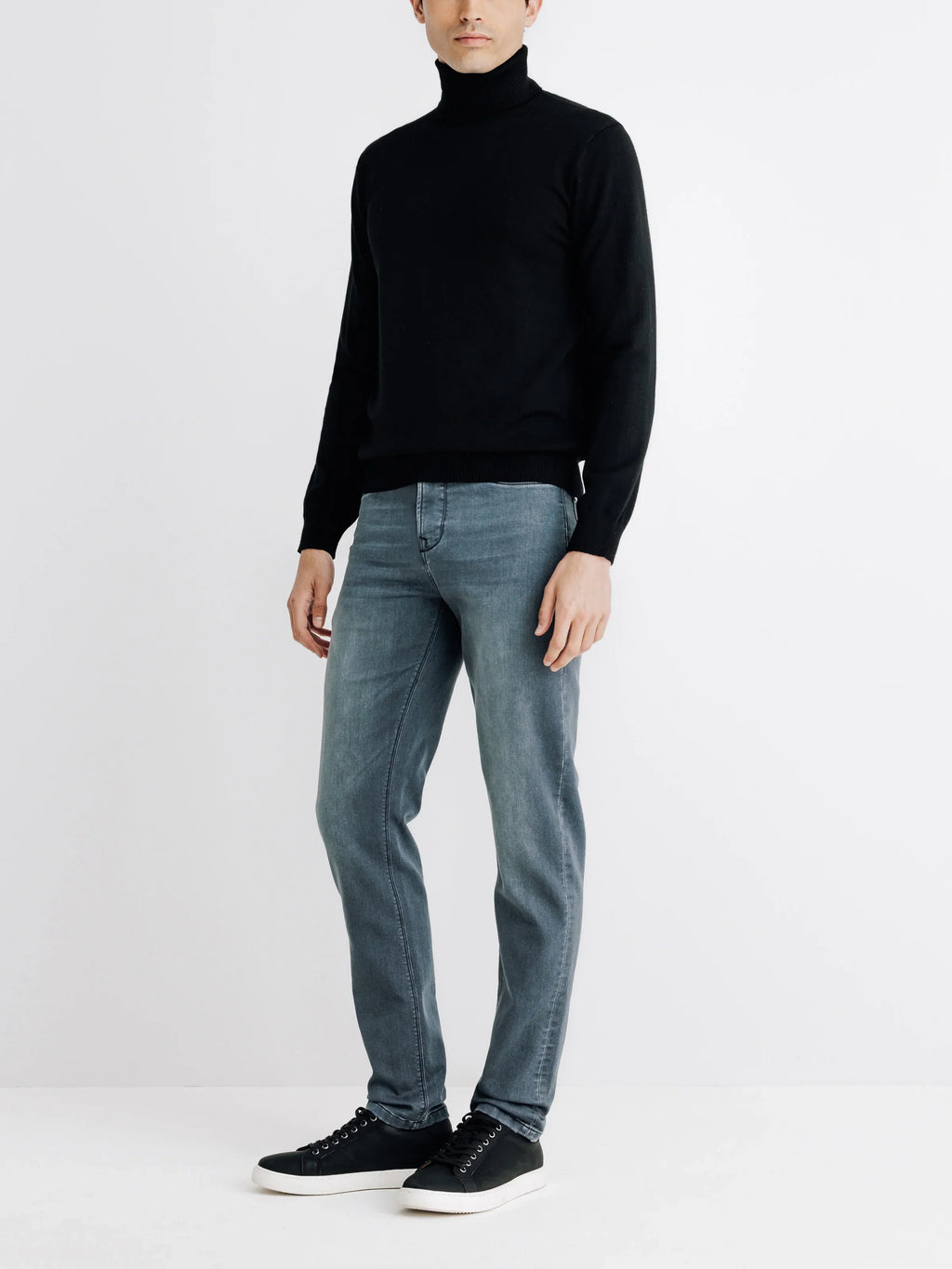 Pull col roulé noir - IZAC