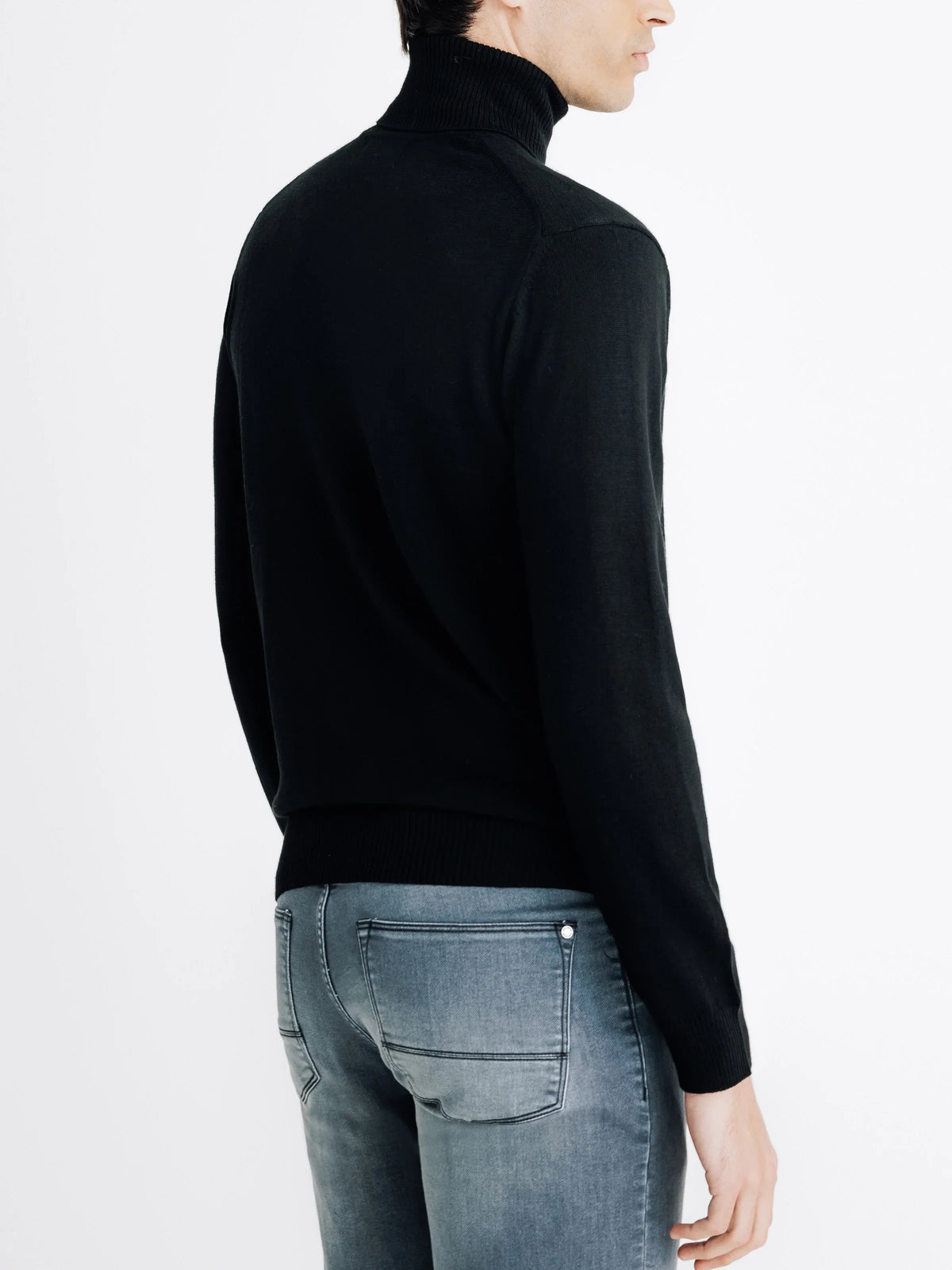 Pull col roulé noir - IZAC