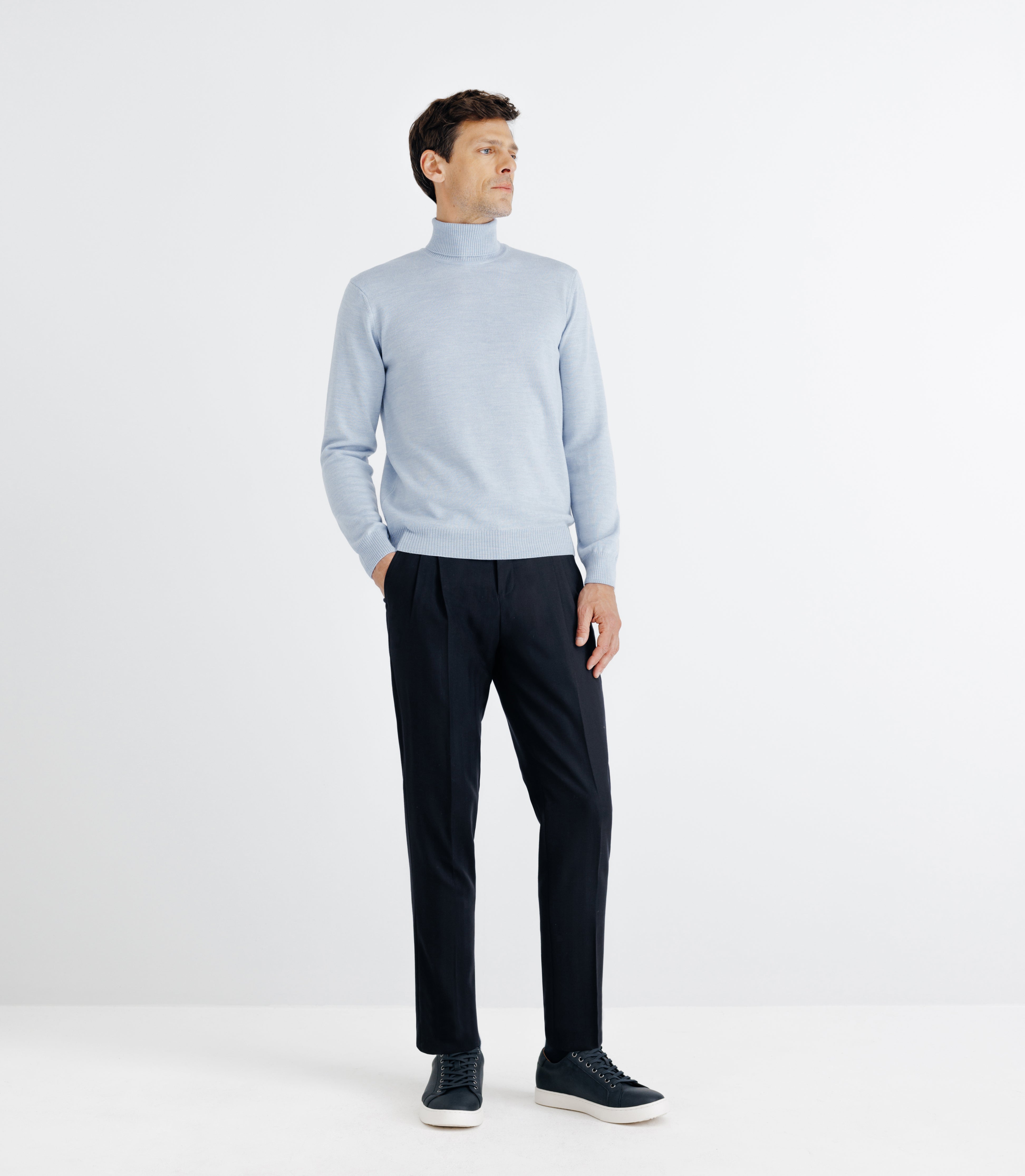 Pull col roulé en laine mérinos ciel - IZAC