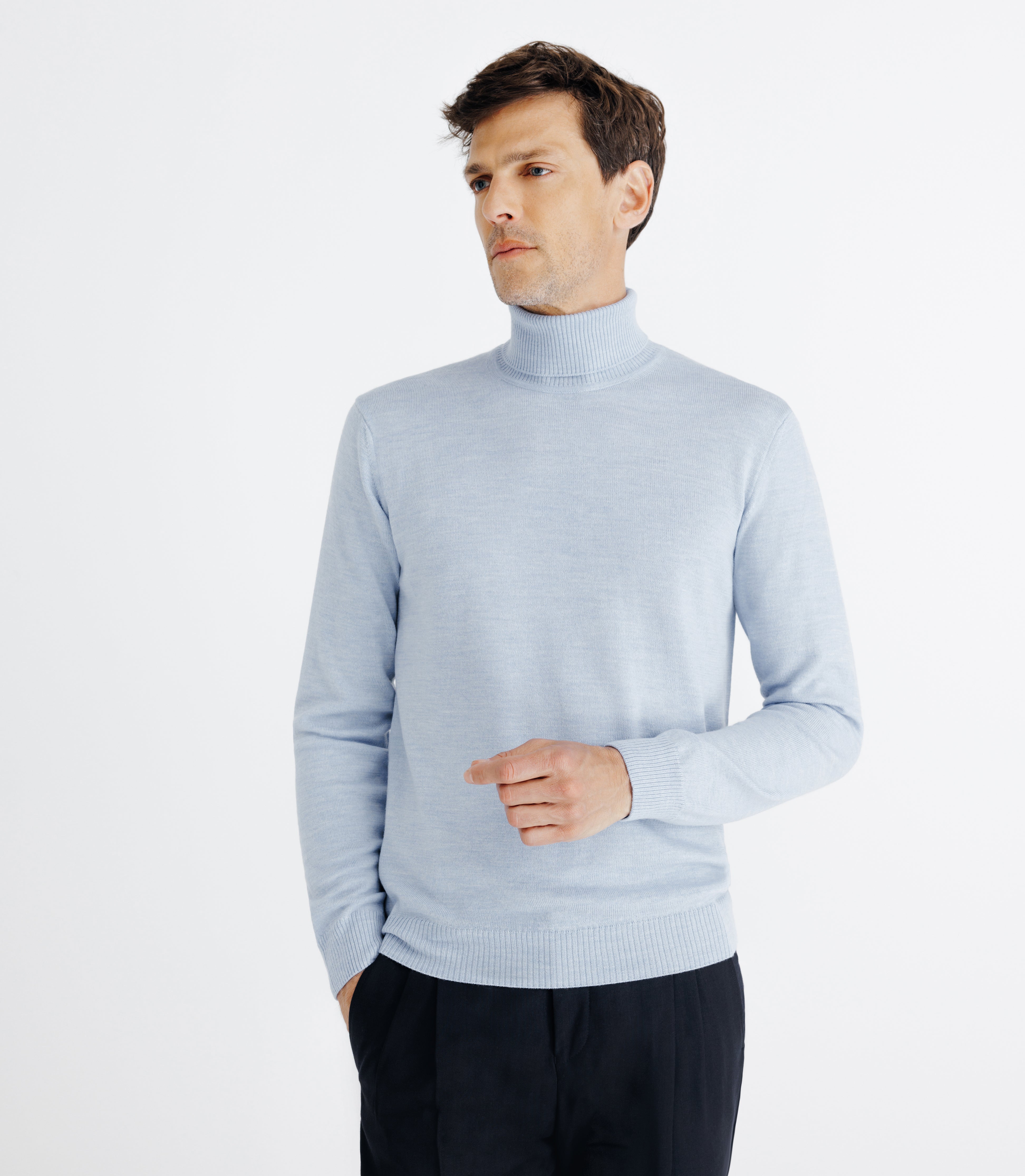 Pull col roulé en laine mérinos ciel - IZAC