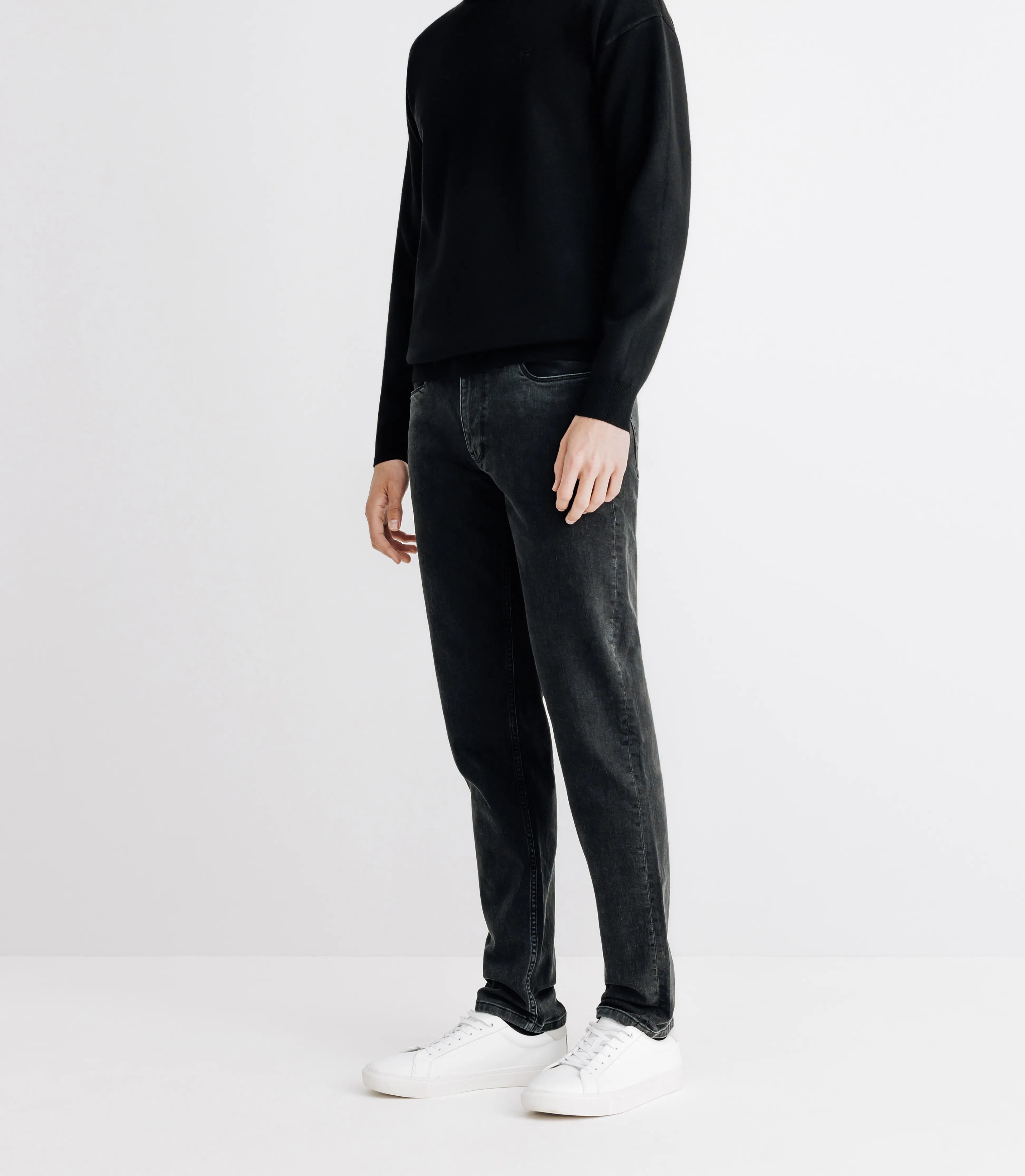 Pull sweat col rond noir - IZAC