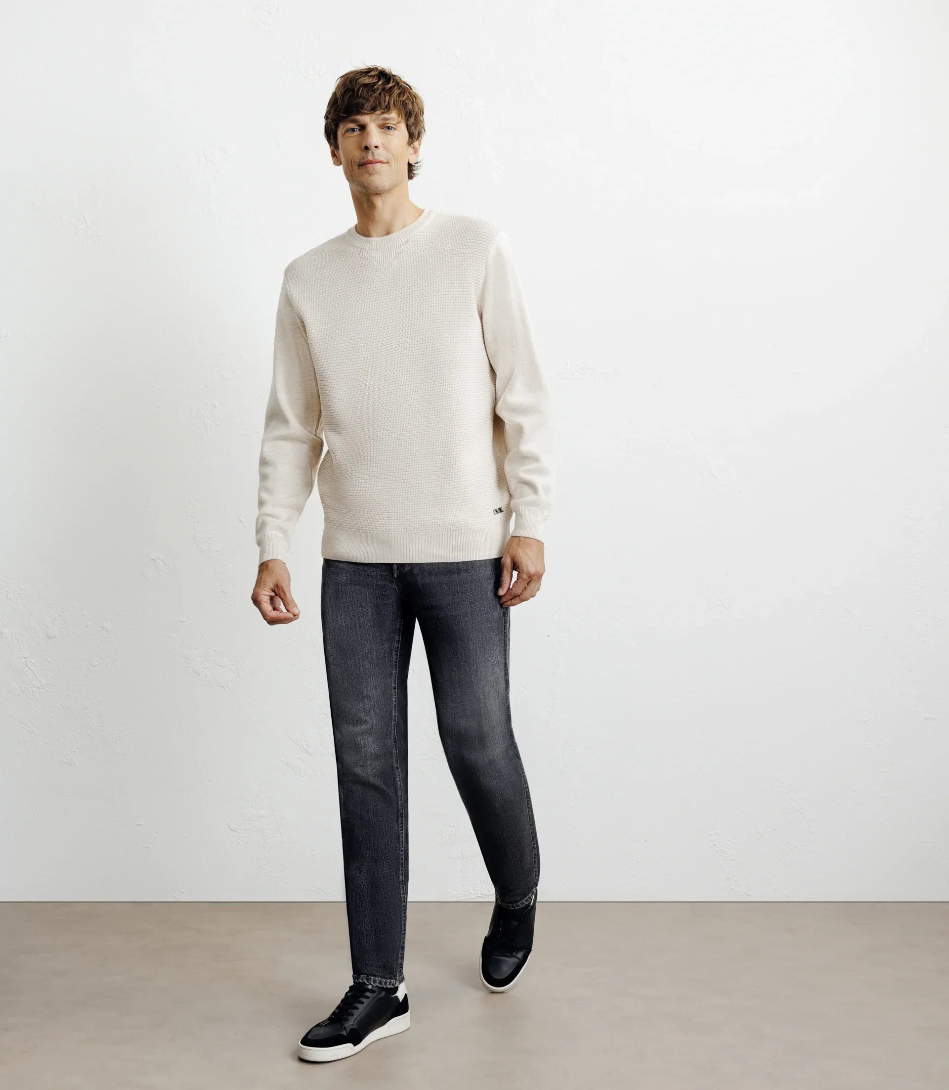 Pull col rond jeux de points beige - IZAC