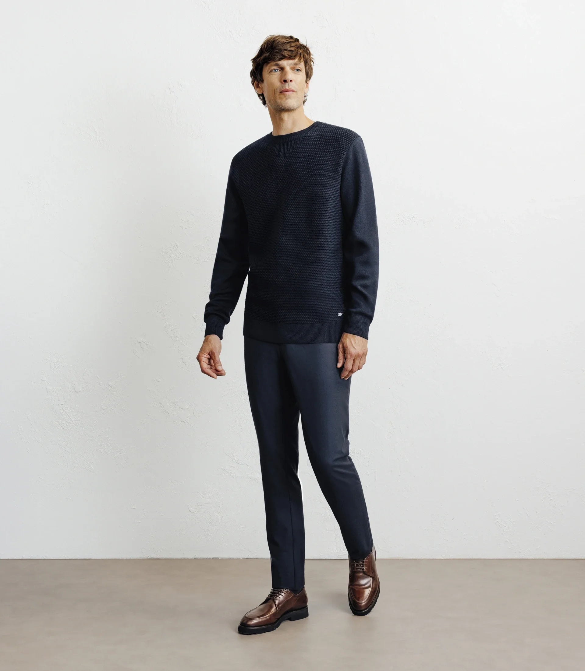 Pull col rond jeux de points marine - IZAC