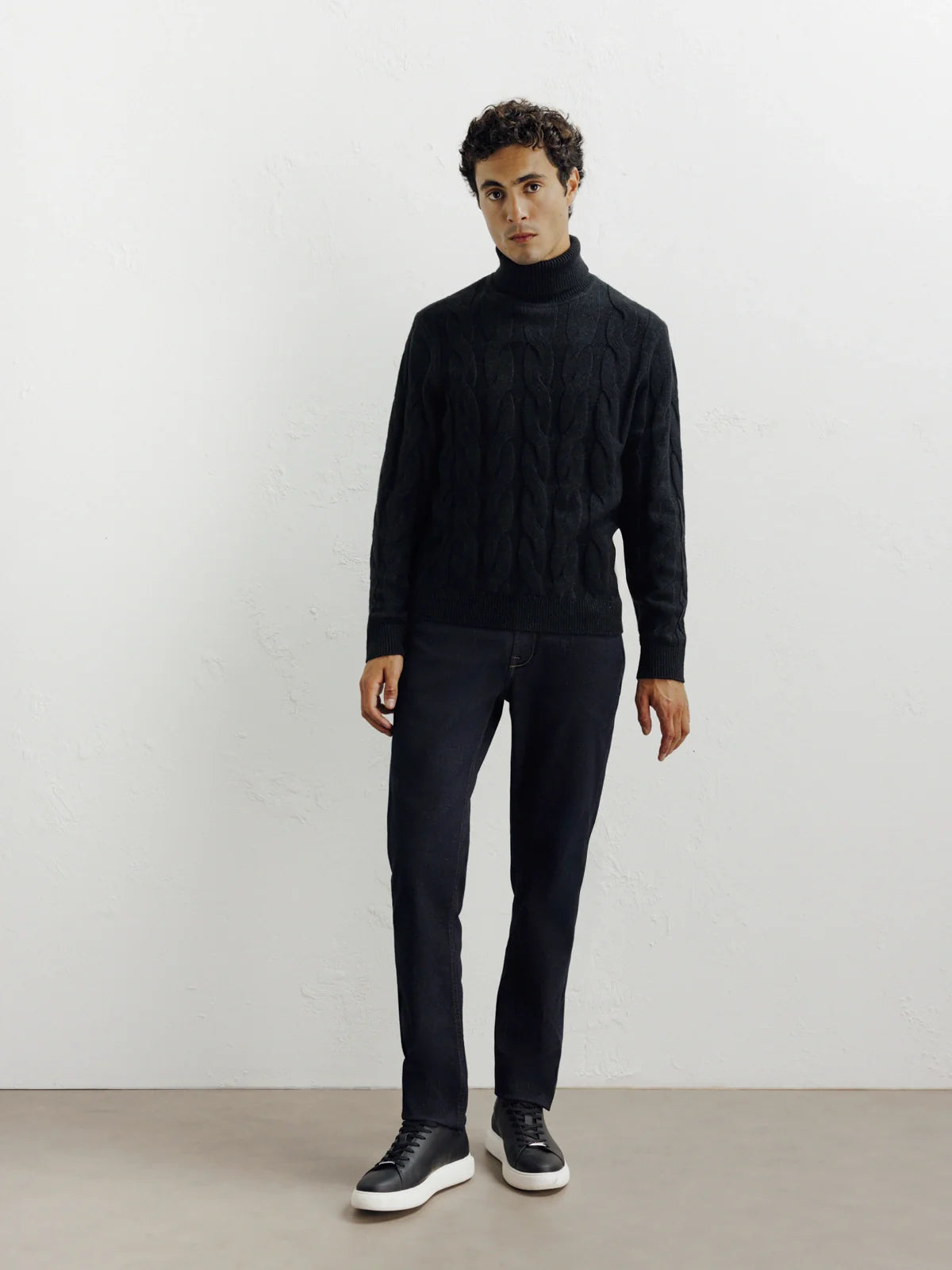 Pull col roulé torsadé noir - IZAC